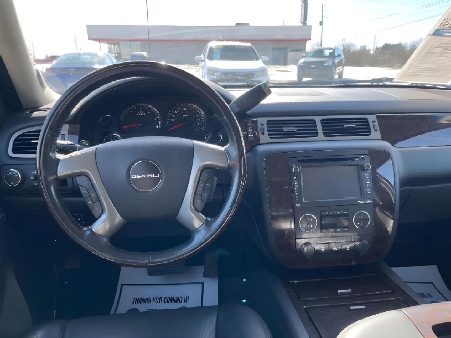 2014 White Diamond Tricoat GMC Yukon Denali 4WD (1GKS2EEFXER) with an 6.2L V8 OHV 16V engine, 6-Speed Automatic transmission, located at 4508 South Dixie Dr, Moraine, OH, 45439, (937) 908-9800, 39.689976, -84.218452 - Photo#7