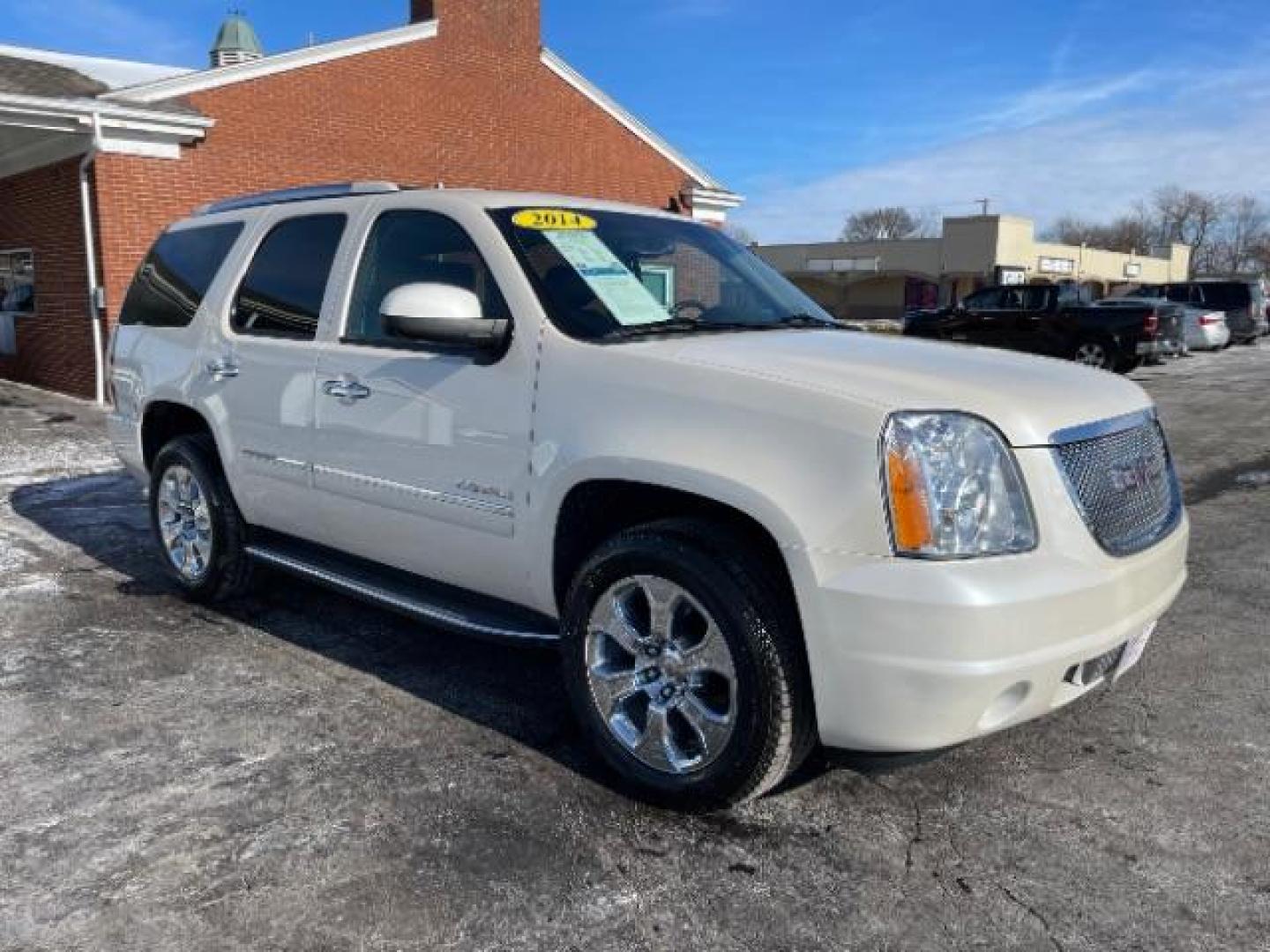 2014 GMC Yukon Denali 4WD (1GKS2EEFXER) with an 6.2L V8 OHV 16V engine, 6-Speed Automatic transmission, located at 1099 N County Rd 25A, Troy, OH, 45373, (937) 908-9800, 40.057079, -84.212883 - Third Row - Photo#22