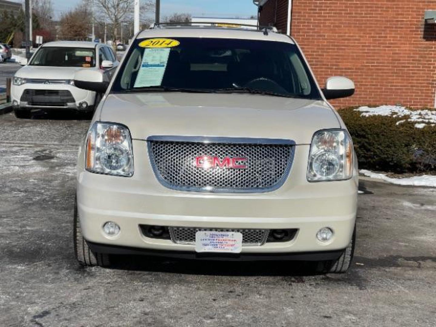 2014 GMC Yukon Denali 4WD (1GKS2EEFXER) with an 6.2L V8 OHV 16V engine, 6-Speed Automatic transmission, located at 1099 N County Rd 25A, Troy, OH, 45373, (937) 908-9800, 40.057079, -84.212883 - Third Row - Photo#24