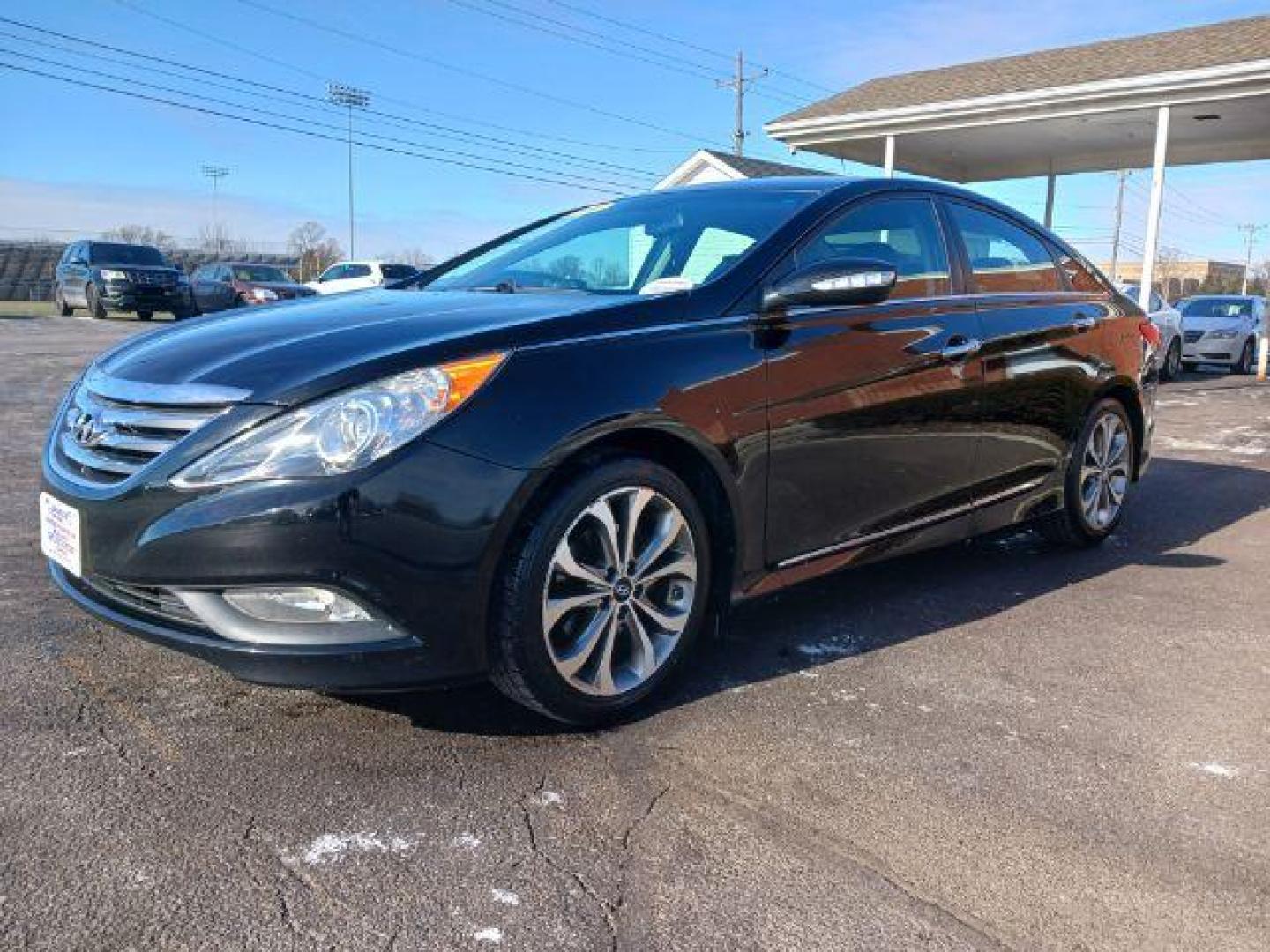 2014 Phantom Black Metallic Hyundai Sonata SE Auto (5NPEC4AC0EH) with an 2.4L L4 DOHC 16V engine, 6-Speed Automatic transmission, located at 880 E. National Road, Vandalia, OH, 45377, (937) 908-9800, 39.891918, -84.183594 - Photo#2