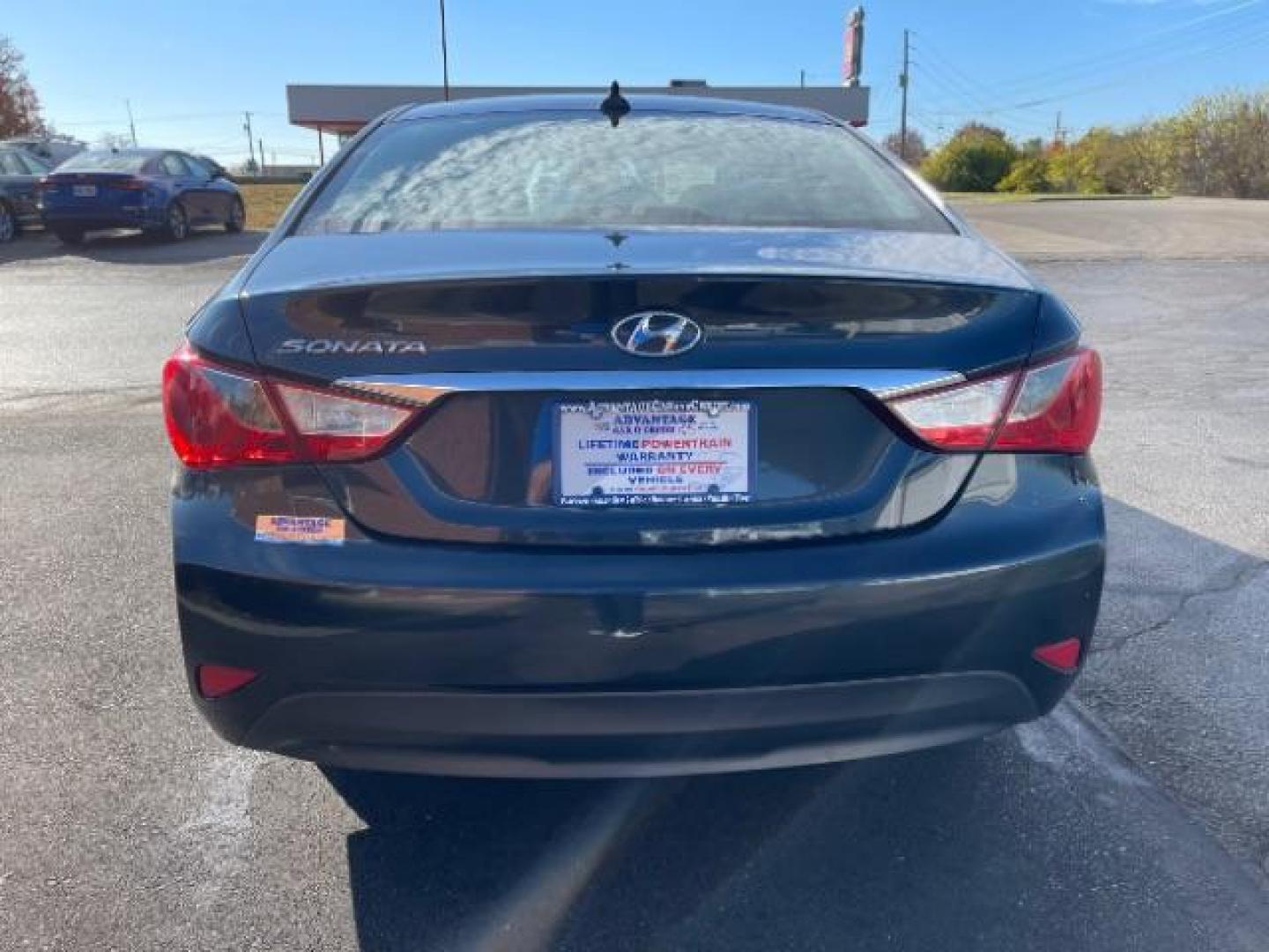 2014 Pacific Blue Pearl Hyundai Sonata GLS (5NPEB4AC9EH) with an 2.4L L4 DOHC 16V engine, 6-Speed Automatic transmission, located at 1230 East Main St, Xenia, OH, 45385, (937) 908-9800, 39.688026, -83.910172 - Photo#4