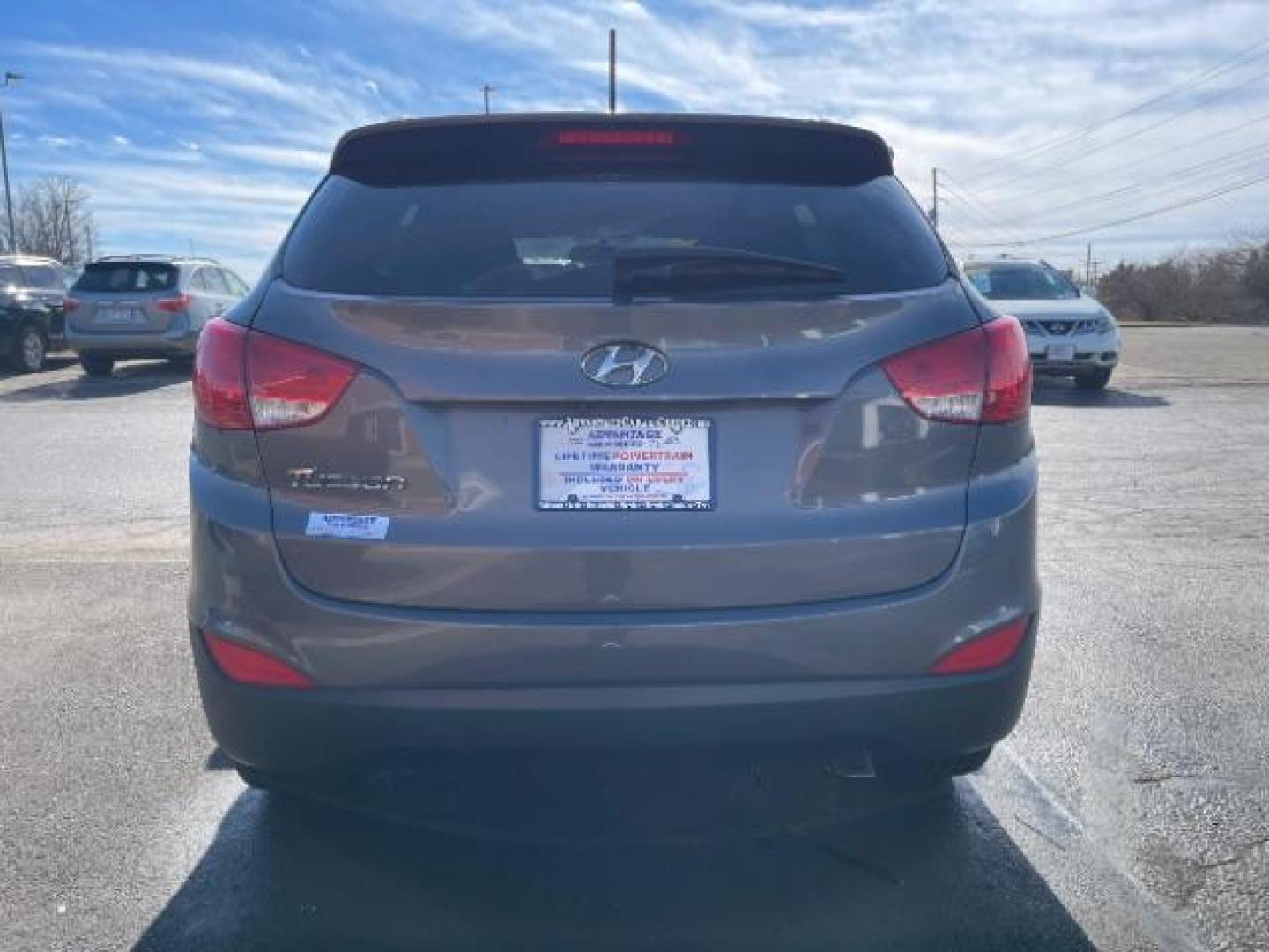 2014 Shadow Grey Hyundai Tucson GLS 2WD (KM8JU3AG9EU) with an 2.4L L4 DOHC 16V engine, 6-Speed Automatic transmission, located at 4508 South Dixie Dr, Moraine, OH, 45439, (937) 908-9800, 39.689976, -84.218452 - Photo#3