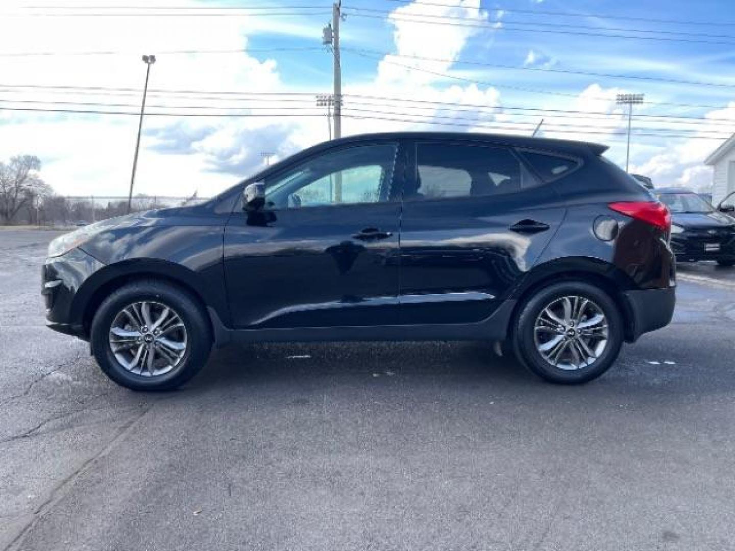 2014 Black Hyundai Tucson GL Auto AWD (KM8JTCAF0EU) with an 2.0L L4 DOHC 16V engine, 6-Speed Automatic transmission, located at 4508 South Dixie Dr, Moraine, OH, 45439, (937) 908-9800, 39.689976, -84.218452 - Photo#5