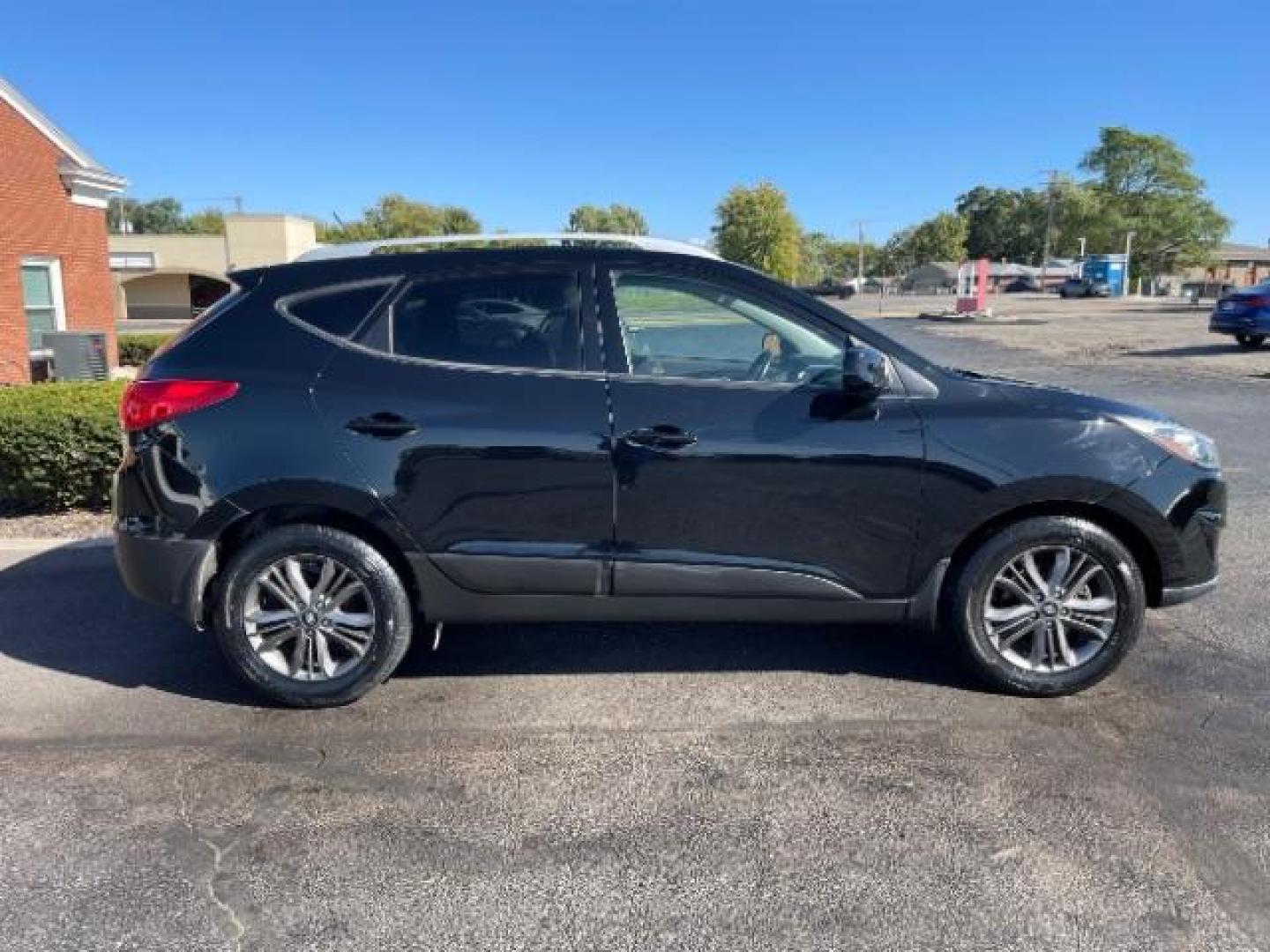 2014 Ash Black Hyundai Tucson GLS 2WD (KM8JU3AG6EU) with an 2.4L L4 DOHC 16V engine, 6-Speed Automatic transmission, located at 1951 S Dayton Lakeview Rd., New Carlisle, OH, 45344, (937) 908-9800, 39.890999, -84.050255 - Photo#5