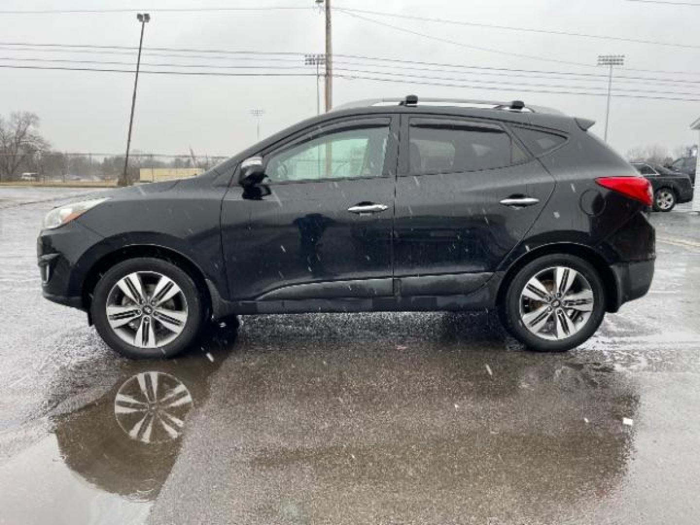 2014 Ash Black Hyundai Tucson GLS AWD (KM8JUCAG3EU) with an 2.4L L4 DOHC 16V engine, 6-Speed Automatic transmission, located at 1099 N County Rd 25A, Troy, OH, 45373, (937) 908-9800, 40.057079, -84.212883 - Photo#2