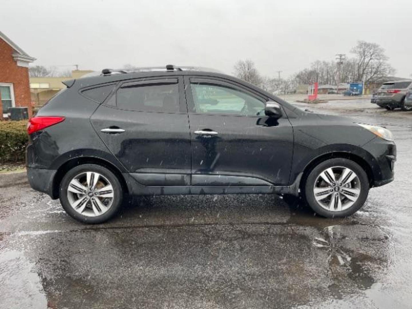 2014 Ash Black Hyundai Tucson GLS AWD (KM8JUCAG3EU) with an 2.4L L4 DOHC 16V engine, 6-Speed Automatic transmission, located at 1099 N County Rd 25A, Troy, OH, 45373, (937) 908-9800, 40.057079, -84.212883 - Photo#3