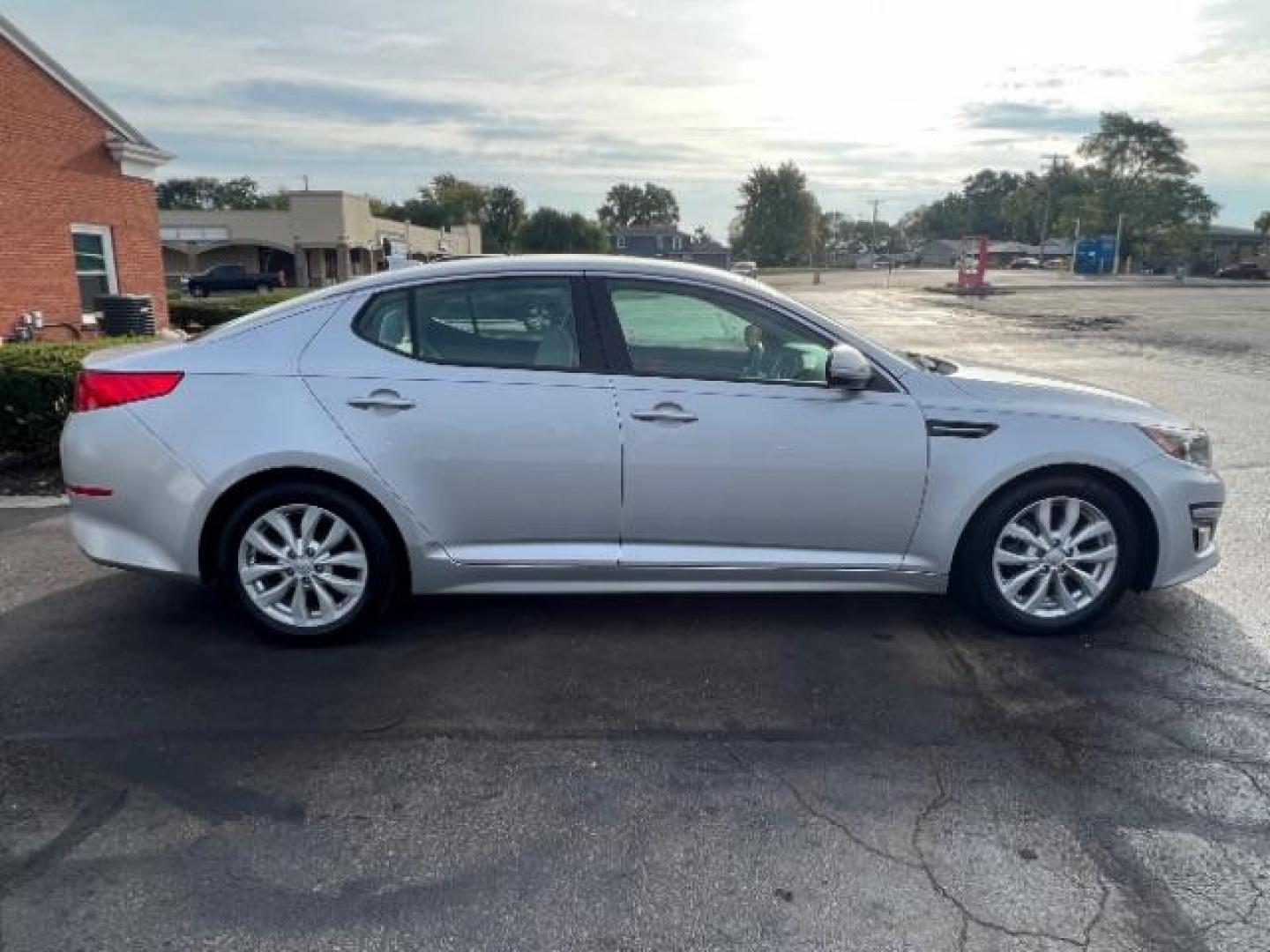 2014 Bright Silver Kia Optima LX (5XXGM4A77EG) with an 2.4L L4 DOHC 16V engine, 6-Speed Automatic transmission, located at 1099 N County Rd 25A, Troy, OH, 45373, (937) 908-9800, 40.057079, -84.212883 - Photo#5