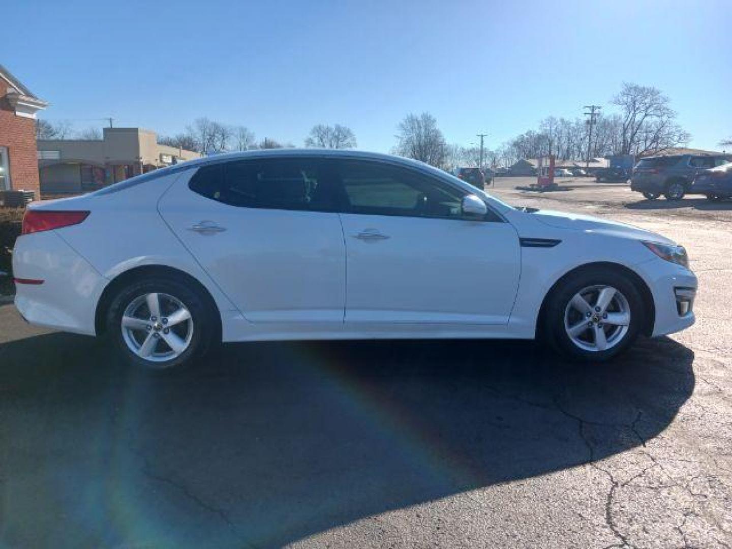 2014 Snow White Pearl Kia Optima LX (5XXGM4A71EG) with an 2.4L L4 DOHC 16V engine, 6-Speed Automatic transmission, located at 1099 N County Rd 25A, Troy, OH, 45373, (937) 908-9800, 40.057079, -84.212883 - Photo#4