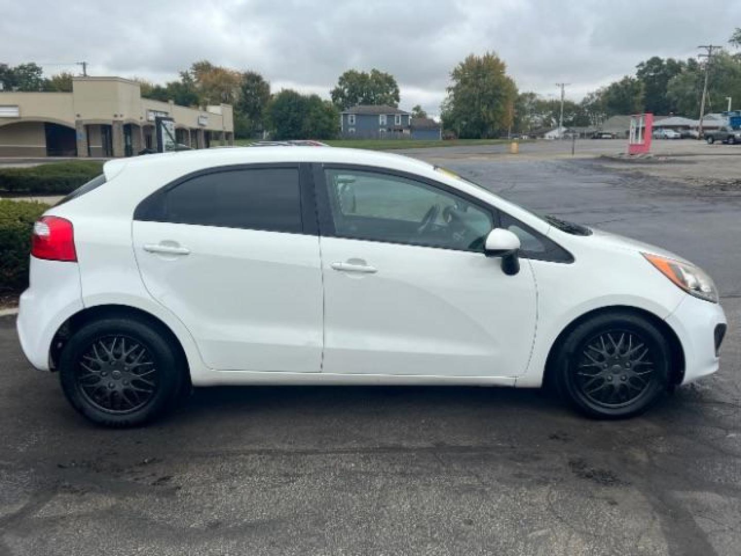 2014 Clear White Kia Rio5 LX (KNADM5A31E6) with an 1.6L L4 DOHC 16V engine, located at 880 E. National Road, Vandalia, OH, 45377, (937) 908-9800, 39.891918, -84.183594 - Photo#5