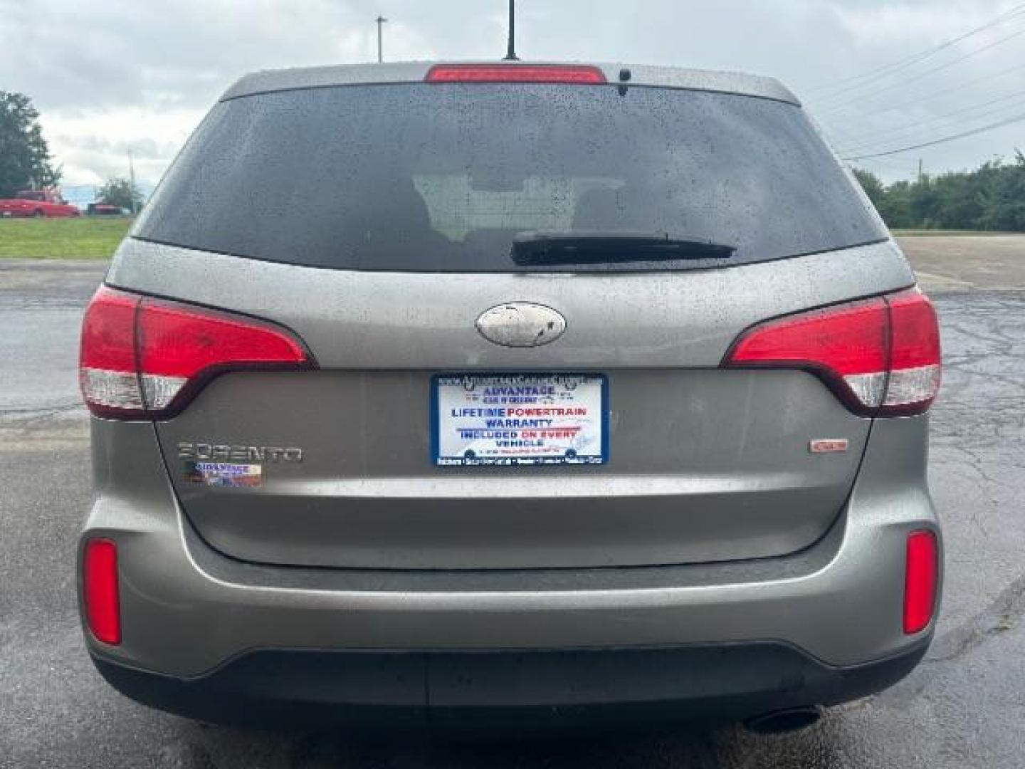 2014 Gray Kia Sorento LX 2WD (5XYKT3A63EG) with an 2.4L L4 DOHC 16V engine, 6-Speed Automatic transmission, located at 1099 N County Rd 25A, Troy, OH, 45373, (937) 908-9800, 40.057079, -84.212883 - Photo#4