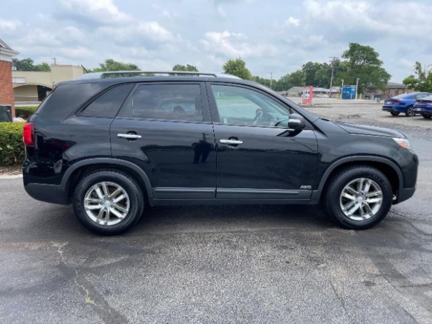 2014 Black Kia Sorento LX AWD (5XYKTCA68EG) with an 2.4L L4 DOHC 16V engine, 6-Speed Automatic transmission, located at 1951 S Dayton Lakeview Rd., New Carlisle, OH, 45344, (937) 908-9800, 39.890999, -84.050255 - Photo#5