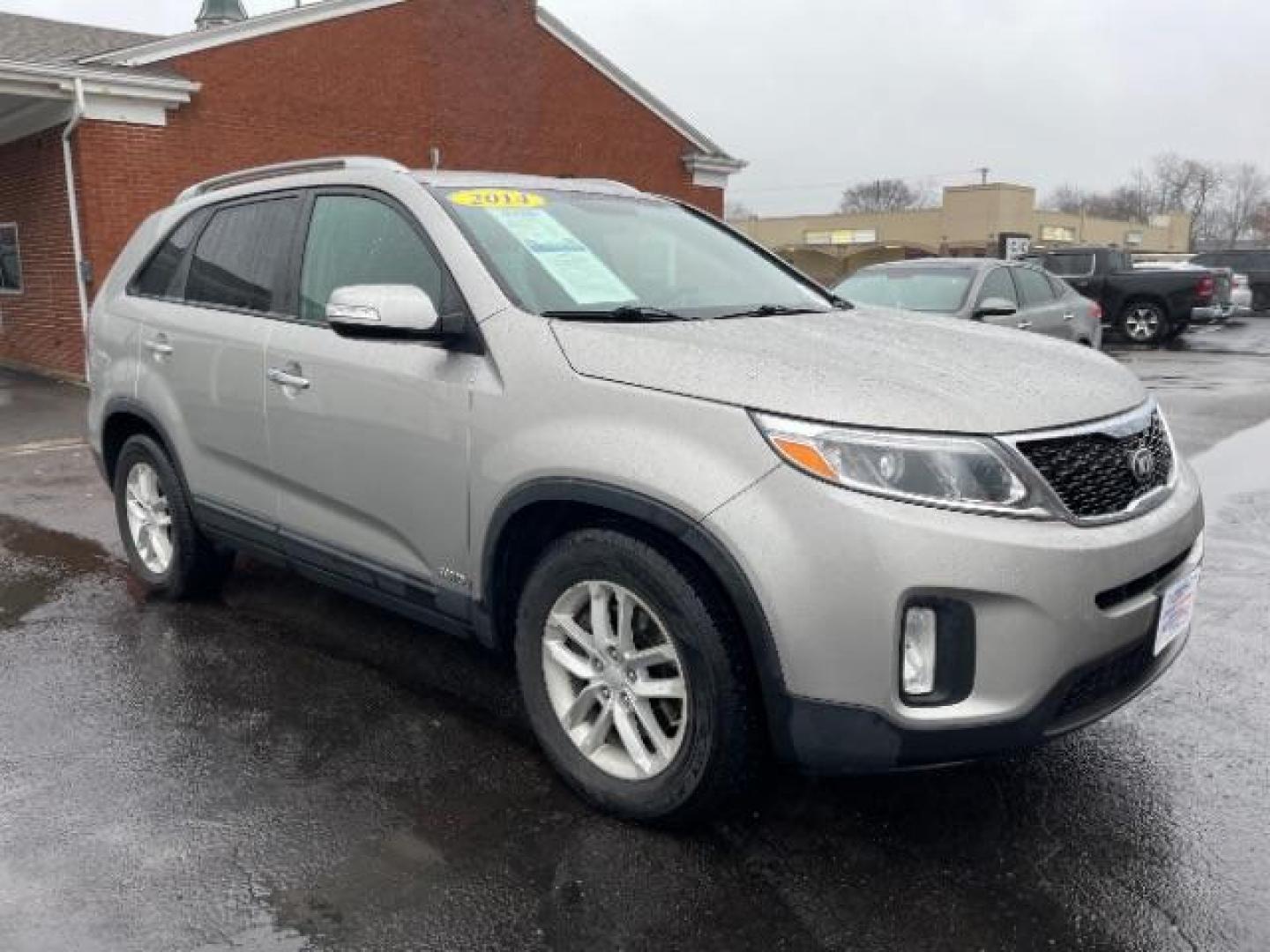 2014 Kia Sorento LX AWD (5XYKTCA60EG) with an 2.4L L4 DOHC 16V engine, 6-Speed Automatic transmission, located at 1184 Kauffman Ave, Fairborn, OH, 45324, (937) 908-9800, 39.807072, -84.030914 - 2014 Kia Sorento LX AWD - Photo#12