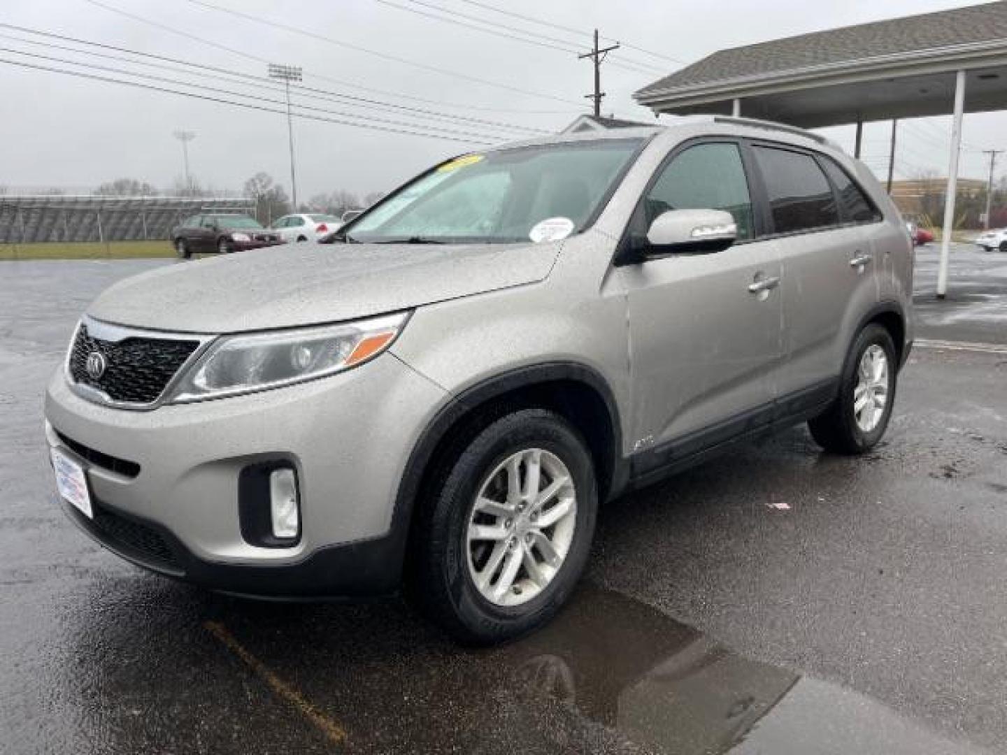 2014 Kia Sorento LX AWD (5XYKTCA60EG) with an 2.4L L4 DOHC 16V engine, 6-Speed Automatic transmission, located at 1184 Kauffman Ave, Fairborn, OH, 45324, (937) 908-9800, 39.807072, -84.030914 - 2014 Kia Sorento LX AWD - Photo#0