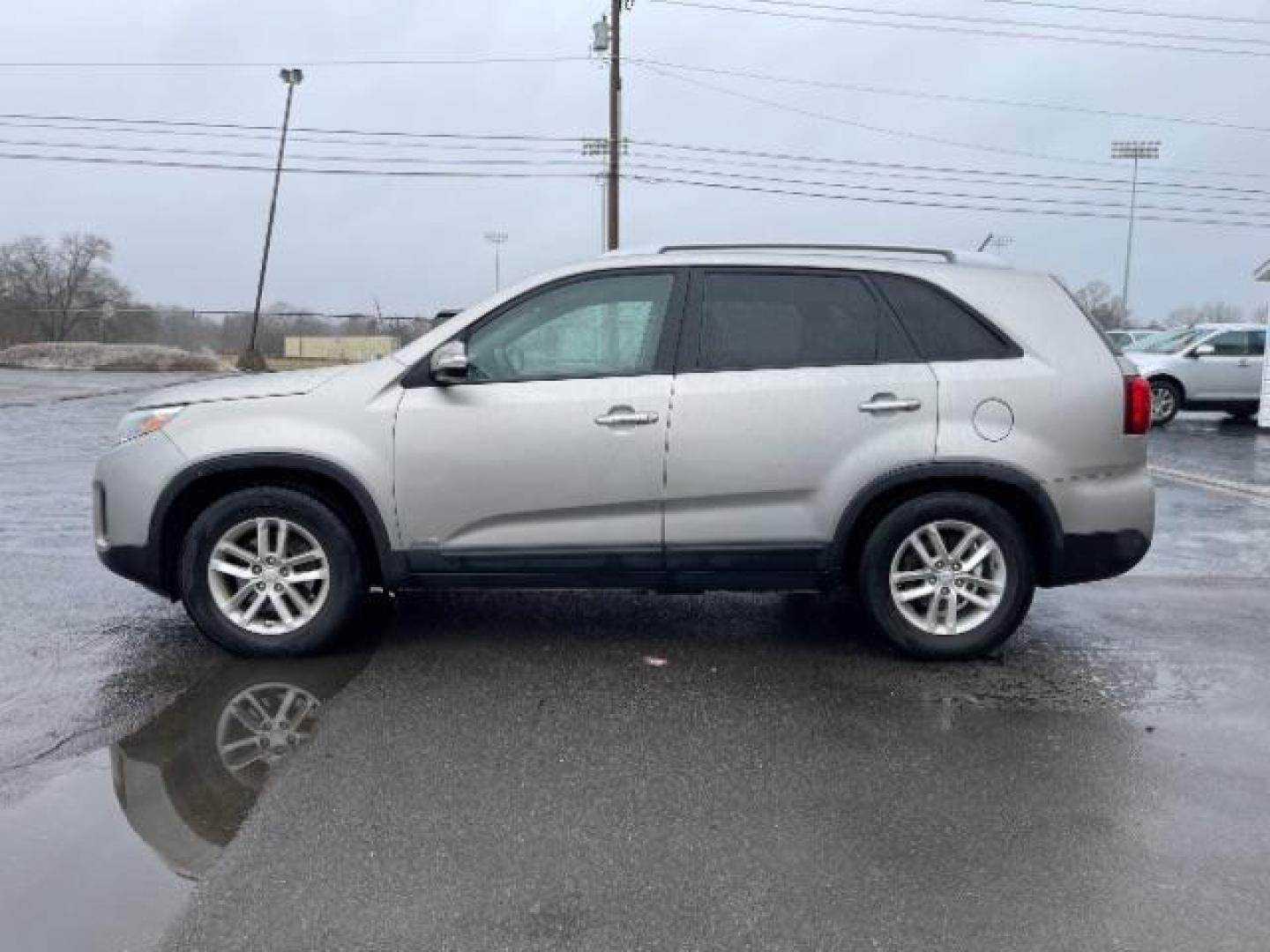 2014 Kia Sorento LX AWD (5XYKTCA60EG) with an 2.4L L4 DOHC 16V engine, 6-Speed Automatic transmission, located at 1184 Kauffman Ave, Fairborn, OH, 45324, (937) 908-9800, 39.807072, -84.030914 - 2014 Kia Sorento LX AWD - Photo#1