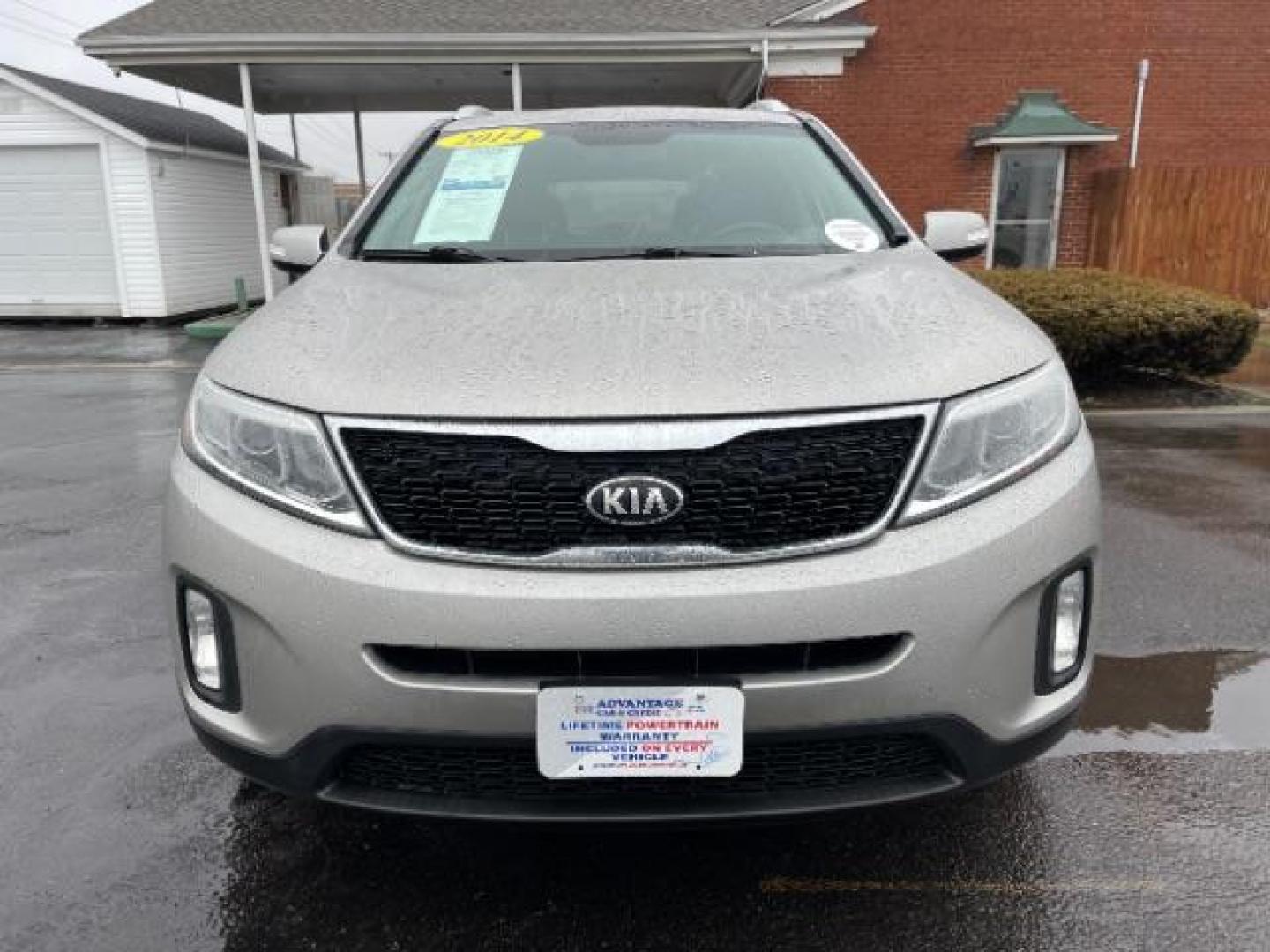 2014 Kia Sorento LX AWD (5XYKTCA60EG) with an 2.4L L4 DOHC 16V engine, 6-Speed Automatic transmission, located at 1184 Kauffman Ave, Fairborn, OH, 45324, (937) 908-9800, 39.807072, -84.030914 - 2014 Kia Sorento LX AWD - Photo#4