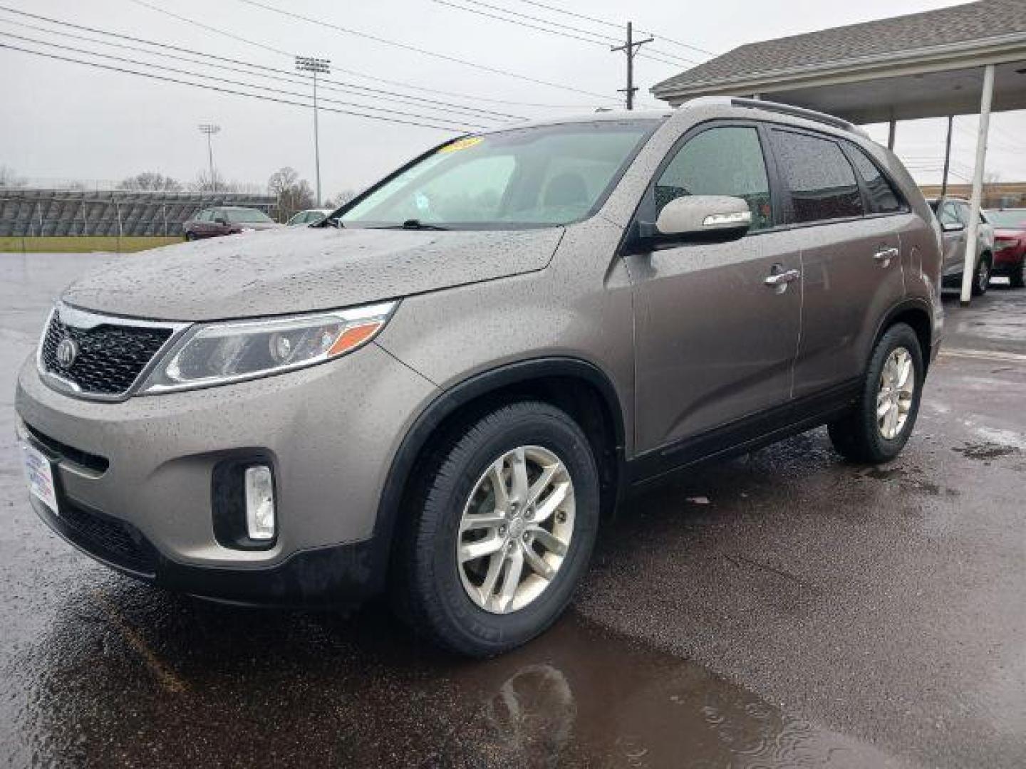 2014 Brown Kia Sorento LX 2WD (5XYKT4A61EG) with an 2.4L L4 DOHC 16V engine, 6-Speed Automatic transmission, located at 4508 South Dixie Dr, Moraine, OH, 45439, (937) 908-9800, 39.689976, -84.218452 - Photo#2