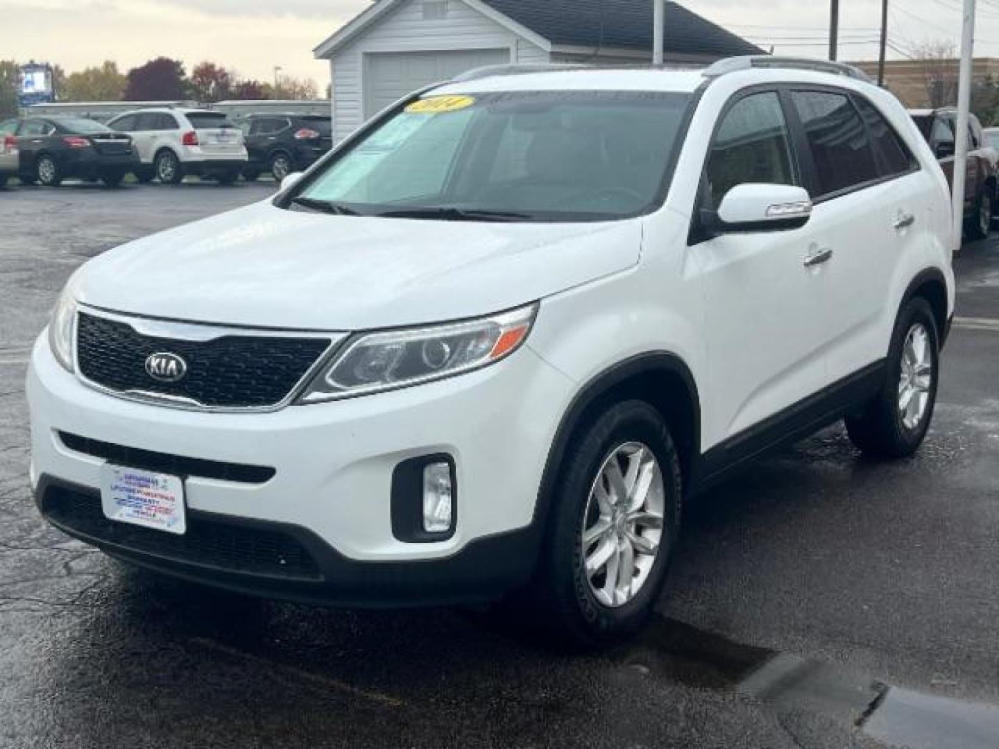 2014 White Kia Sorento LX 2WD (5XYKT3A68EG) with an 2.4L L4 DOHC 16V engine, 6-Speed Automatic transmission, located at 1099 N County Rd 25A, Troy, OH, 45373, (937) 908-9800, 40.057079, -84.212883 - Photo#2