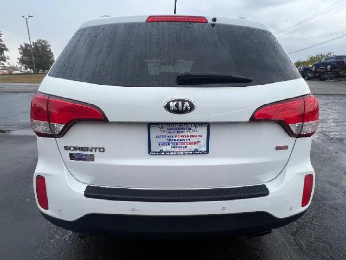 2014 White Kia Sorento LX 2WD (5XYKT3A68EG) with an 2.4L L4 DOHC 16V engine, 6-Speed Automatic transmission, located at 1099 N County Rd 25A, Troy, OH, 45373, (937) 908-9800, 40.057079, -84.212883 - Photo#4