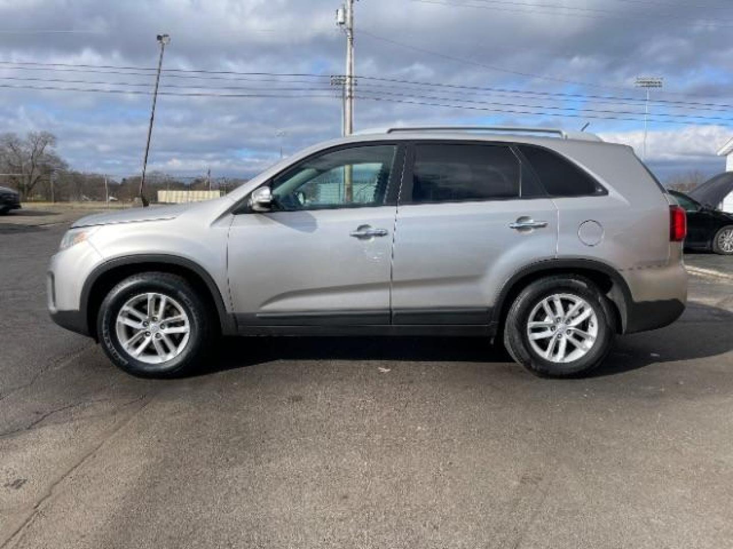 2014 Silver Kia Sorento LX 2WD (5XYKT4A64EG) with an 2.4L L4 DOHC 16V engine, 6-Speed Automatic transmission, located at 880 E. National Road, Vandalia, OH, 45377, (937) 908-9800, 39.891918, -84.183594 - Photo#2