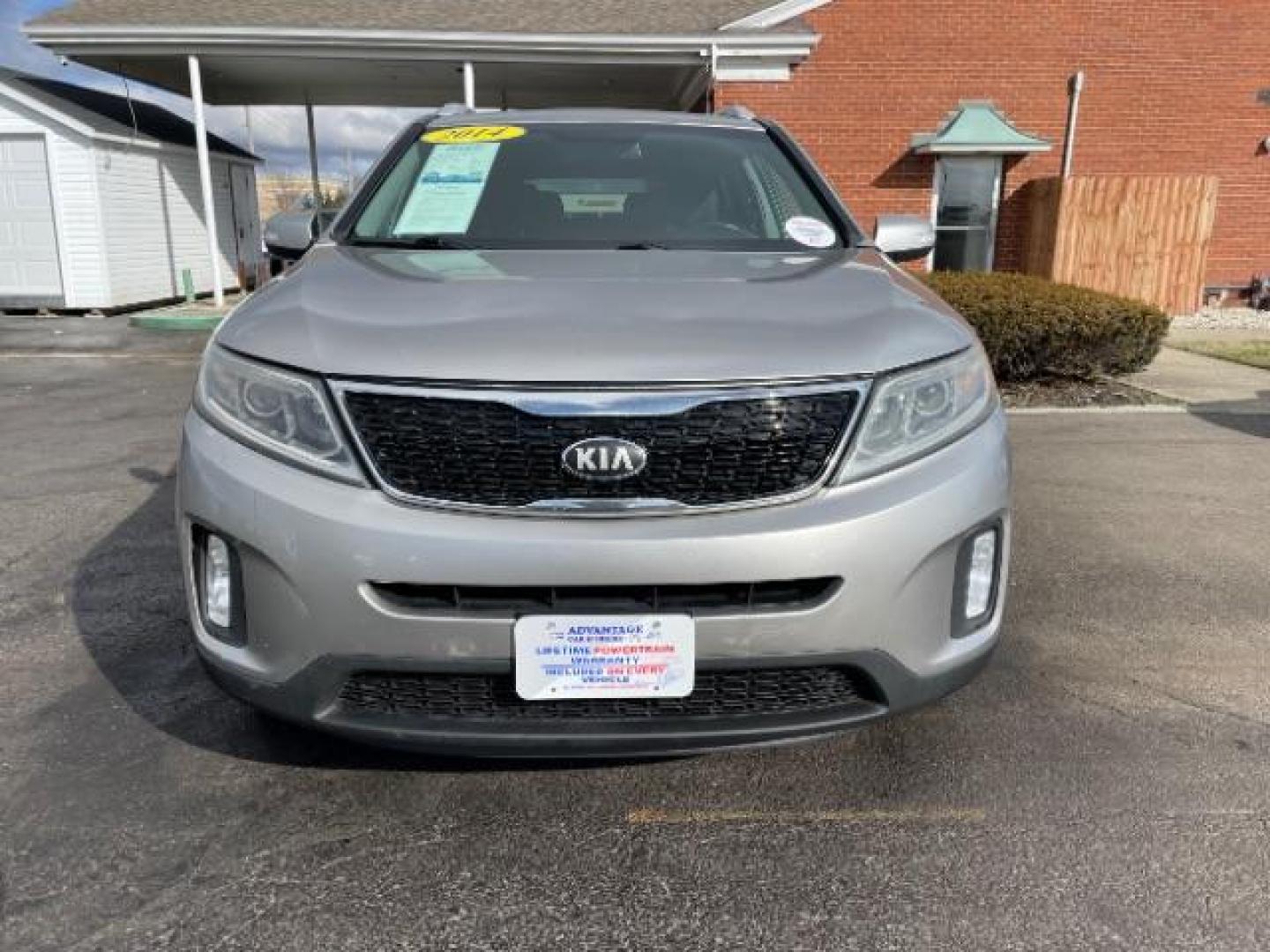 2014 Silver Kia Sorento LX 2WD (5XYKT4A64EG) with an 2.4L L4 DOHC 16V engine, 6-Speed Automatic transmission, located at 880 E. National Road, Vandalia, OH, 45377, (937) 908-9800, 39.891918, -84.183594 - Photo#5