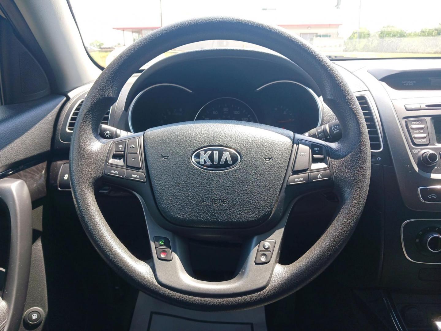 2014 Black Kia Sorento LX AWD (5XYKTCA6XEG) with an 2.4L L4 DOHC 16V engine, 6-Speed Automatic transmission, located at 1230 East Main St, Xenia, OH, 45385, (937) 908-9800, 39.688026, -83.910172 - Photo#15