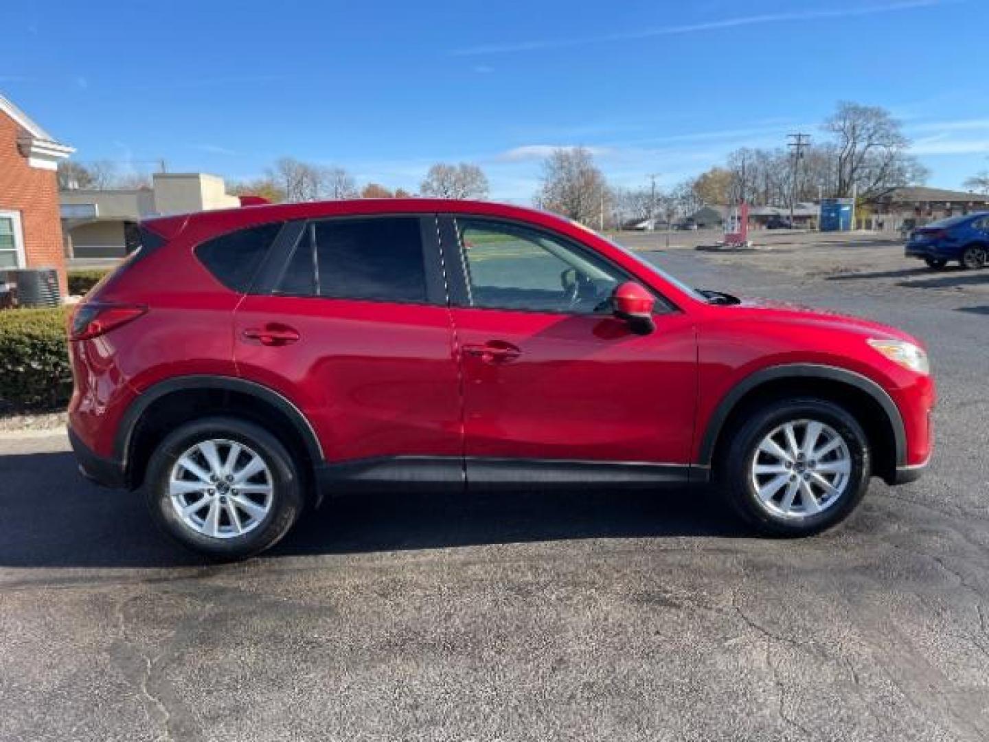 2014 Soul Red Metallic Mazda CX-5 Sport AT (JM3KE2BE7E0) with an 2.0L L4 DOHC 16V engine, 6-Speed Automatic transmission, located at 1230 East Main St, Xenia, OH, 45385, (937) 908-9800, 39.688026, -83.910172 - Photo#4