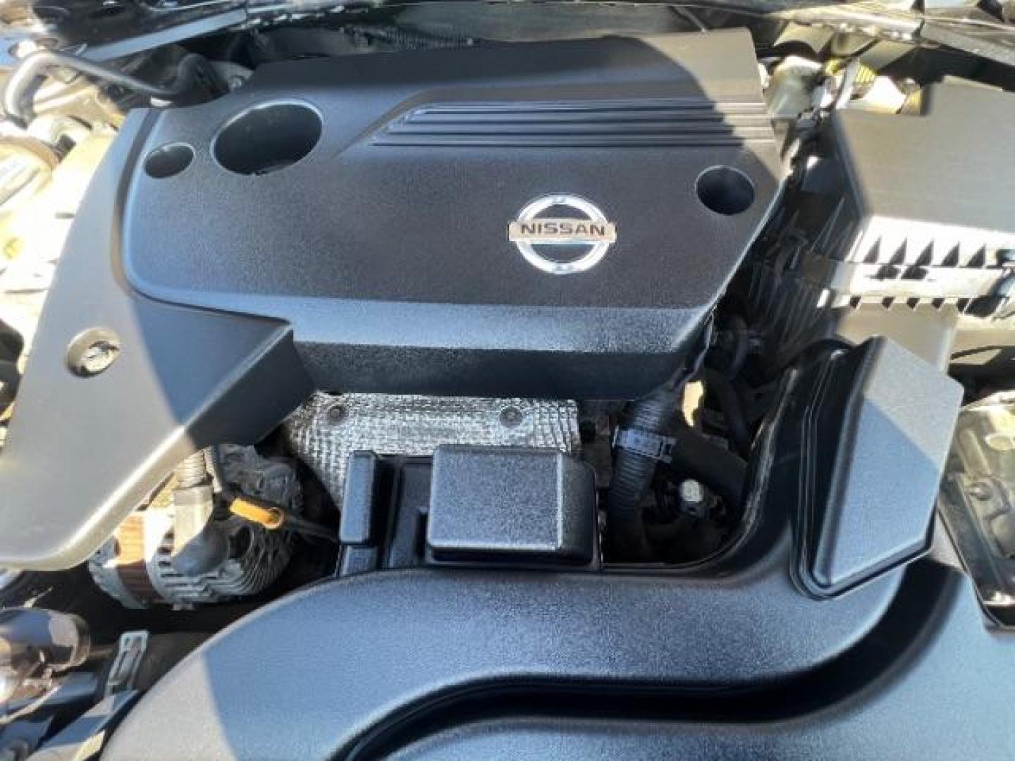 2014 Java Metallic Nissan Altima 2.5 SV (1N4AL3AP1EC) with an 2.5L L4 DOHC 16V engine, Continuously Variable Transmission transmission, located at 880 E. National Road, Vandalia, OH, 45377, (937) 908-9800, 39.891918, -84.183594 - Photo#10