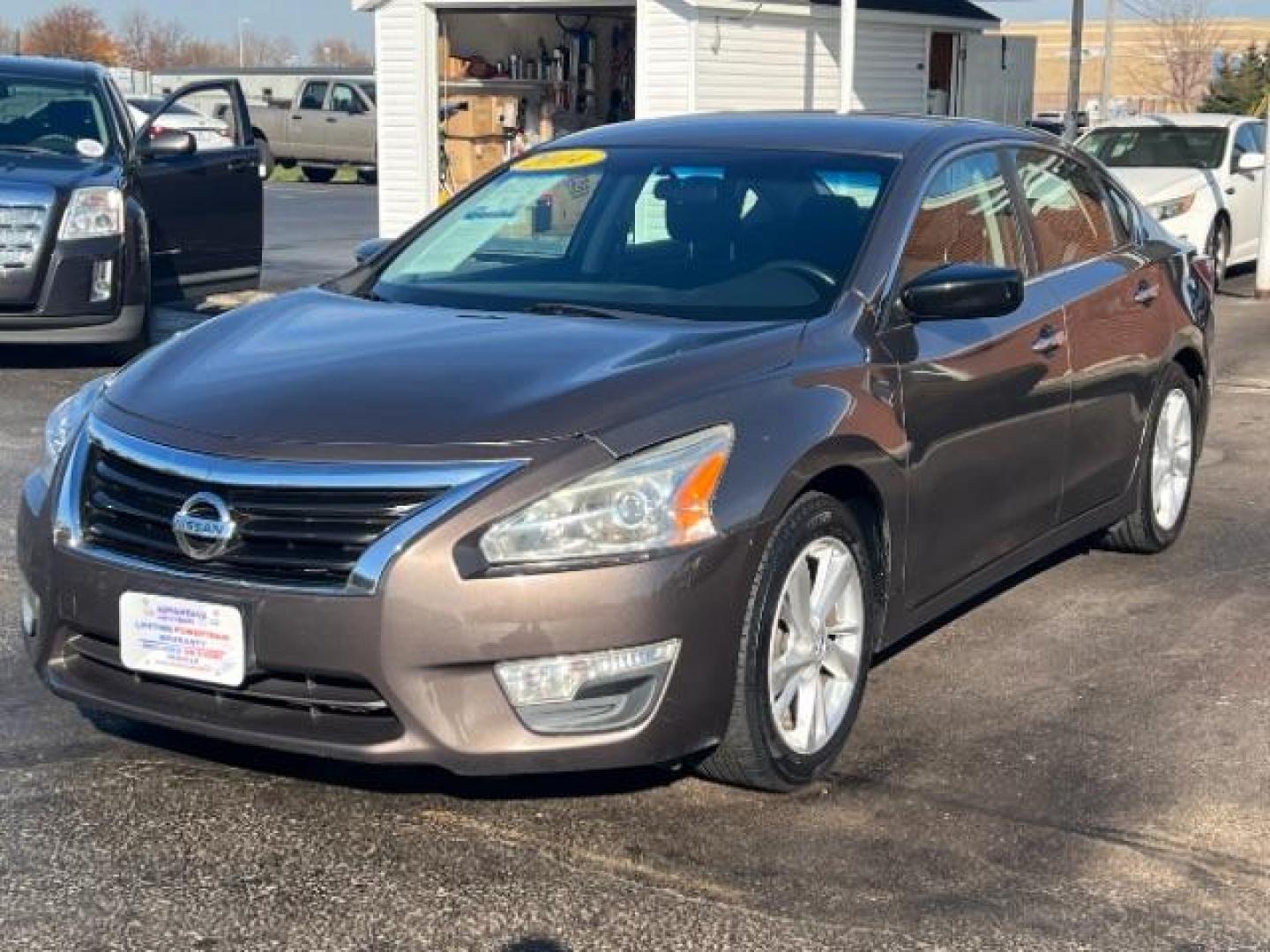 2014 Java Metallic Nissan Altima 2.5 SV (1N4AL3AP1EC) with an 2.5L L4 DOHC 16V engine, Continuously Variable Transmission transmission, located at 880 E. National Road, Vandalia, OH, 45377, (937) 908-9800, 39.891918, -84.183594 - Photo#2