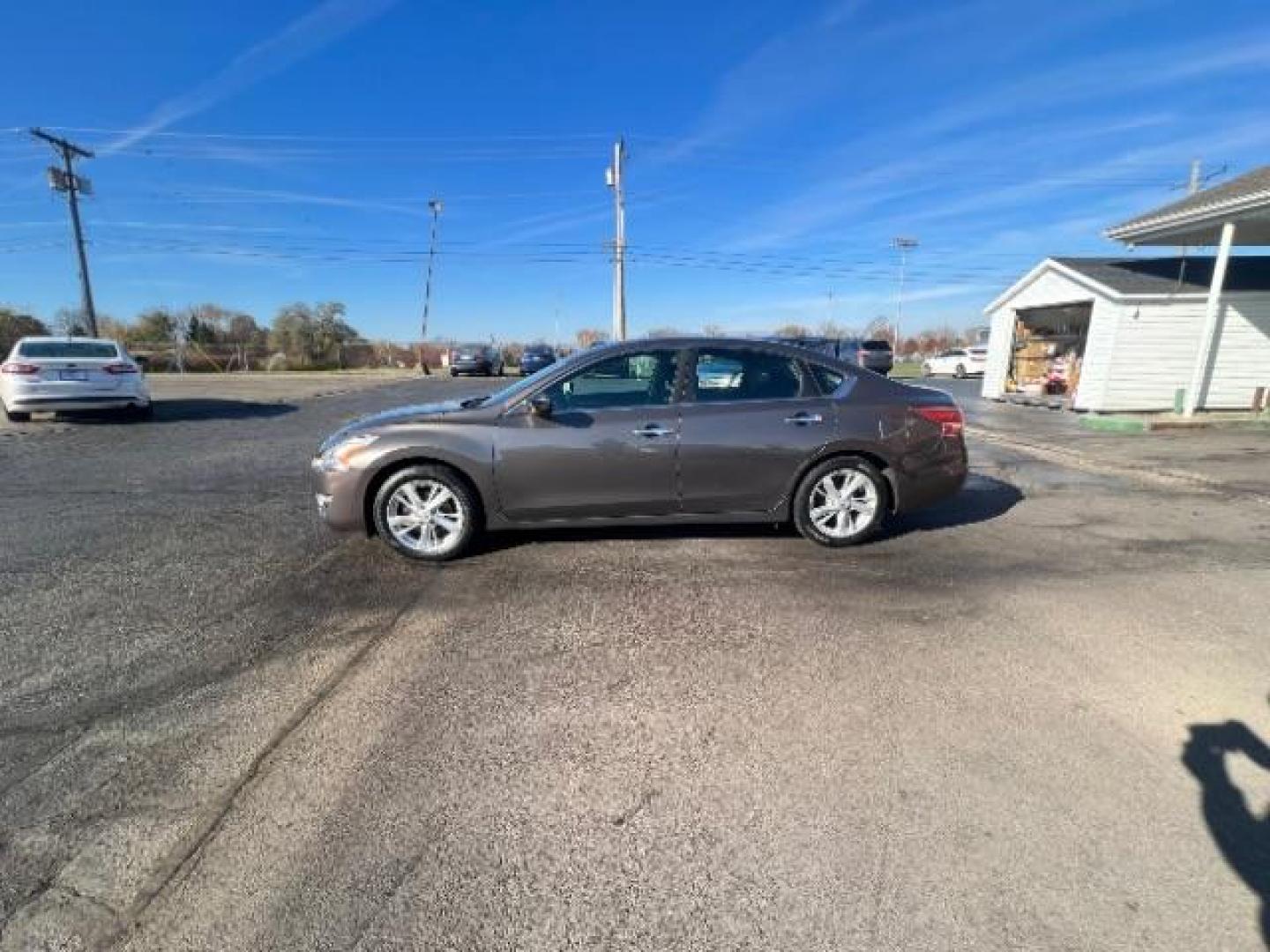 2014 Java Metallic Nissan Altima 2.5 SV (1N4AL3AP1EC) with an 2.5L L4 DOHC 16V engine, Continuously Variable Transmission transmission, located at 880 E. National Road, Vandalia, OH, 45377, (937) 908-9800, 39.891918, -84.183594 - Photo#3