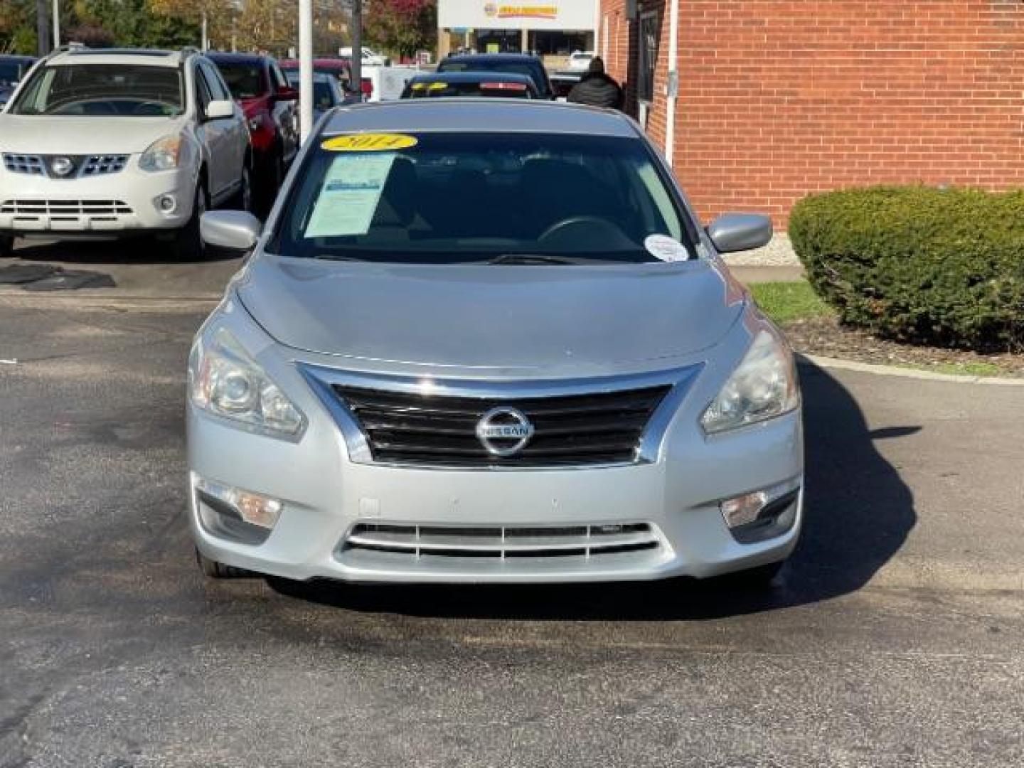 2014 Brilliant Silver Metallic Nissan Altima 2.5 S (1N4AL3APXEC) with an 2.5L L4 DOHC 16V engine, Continuously Variable Transmission transmission, located at 1230 East Main St, Xenia, OH, 45385, (937) 908-9800, 39.688026, -83.910172 - Photo#2