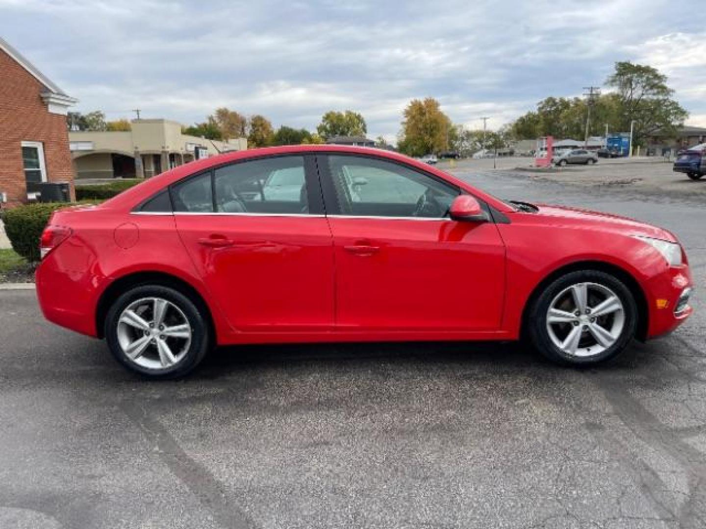 2015 Red Hot Chevrolet Cruze 2LT Auto (1G1PE5SB2F7) with an 1.4L L4 DOHC 16V TURBO engine, 6-Speed Automatic transmission, located at 1184 Kauffman Ave, Fairborn, OH, 45324, (937) 908-9800, 39.807072, -84.030914 - Photo#3