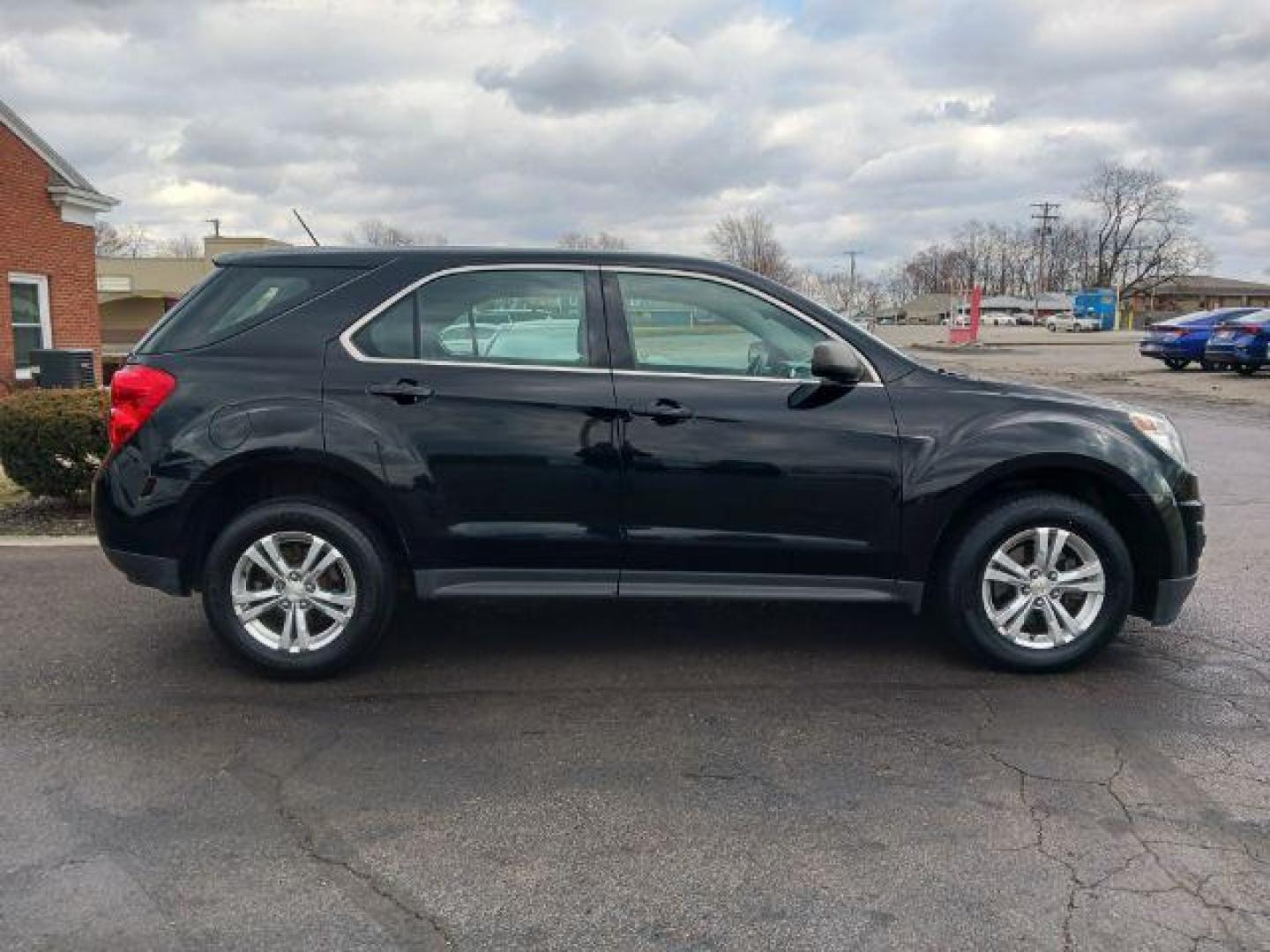 2015 Black Chevrolet Equinox LS 2WD (2GNALAEK7F1) with an 2.4L L4 DOHC 16V FFV engine, 6-Speed Automatic transmission, located at 4508 South Dixie Dr, Moraine, OH, 45439, (937) 908-9800, 39.689976, -84.218452 - Photo#4