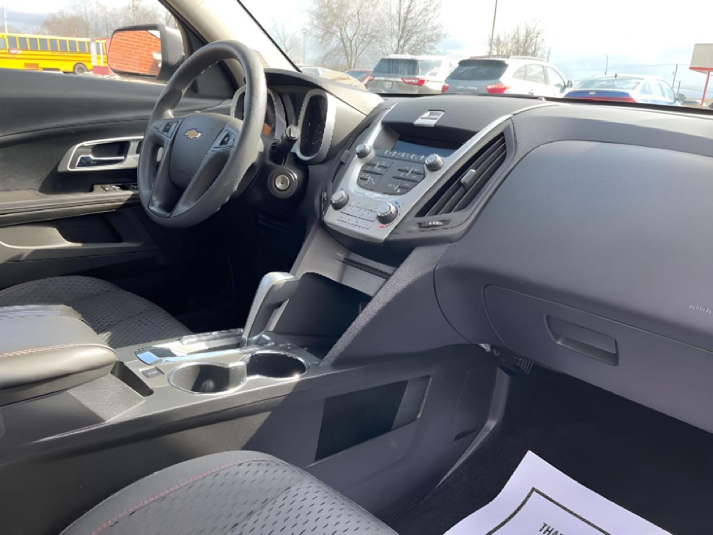 2015 Silver Ice Metallic Chevrolet Equinox (2GNFLEEK9F6) with an 2.4L L4 DOHC 16V FFV engine, 6-Speed Automatic transmission, located at 1099 N County Rd 25A, Troy, OH, 45373, (937) 908-9800, 40.057079, -84.212883 - Photo#8