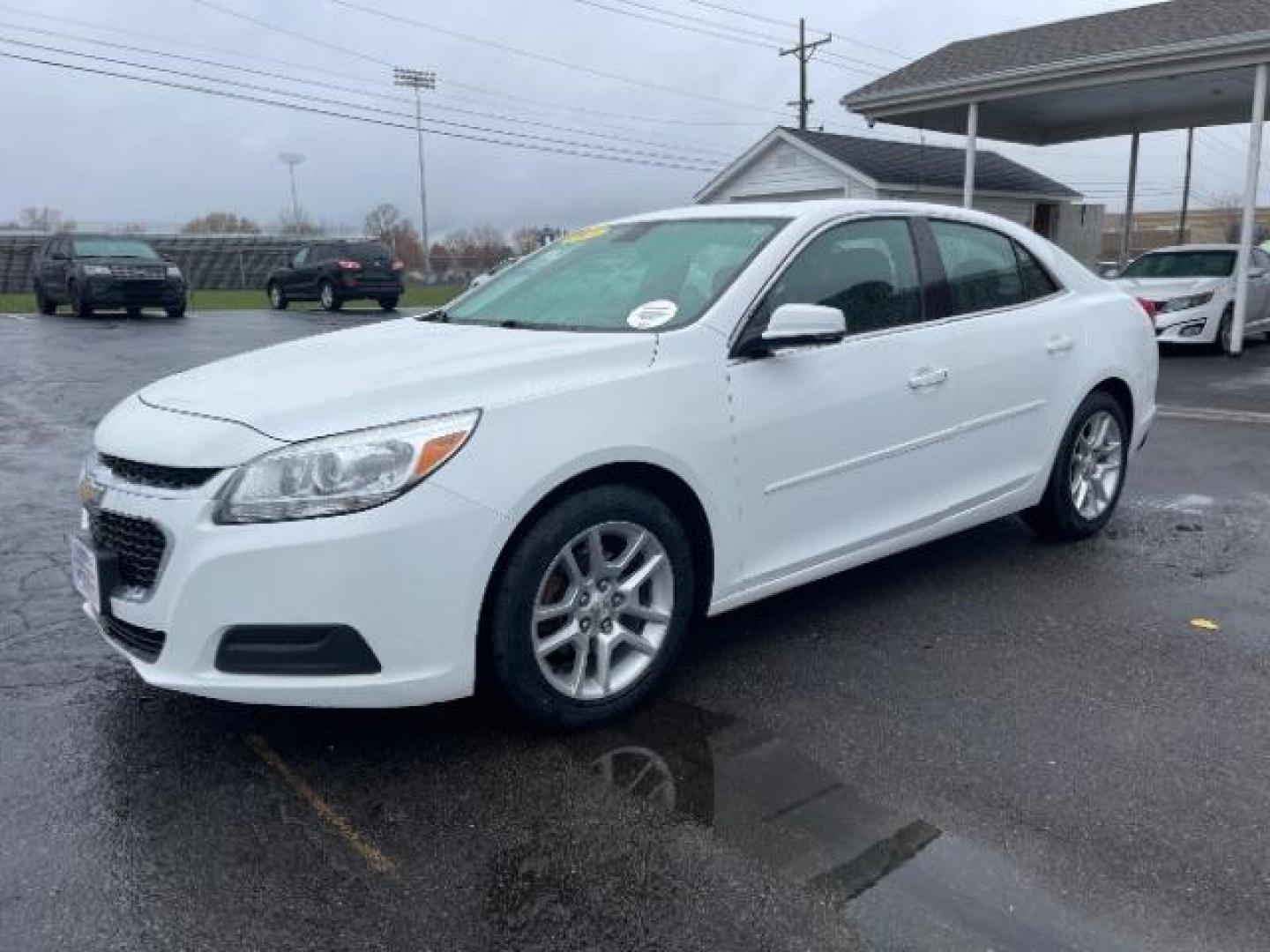 2015 Summit White Chevrolet Malibu 1LT (1G11C5SL5FF) with an 2.5L L4 DOHC 16V engine, 6-Speed Automatic transmission, located at 1184 Kauffman Ave, Fairborn, OH, 45324, (937) 908-9800, 39.807072, -84.030914 - Photo#1