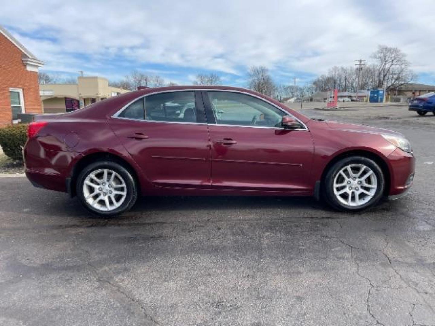 2015 Butte Red Metallic Chevrolet Malibu 1LT (1G11C5SL6FF) with an 2.5L L4 DOHC 16V engine, 6-Speed Automatic transmission, located at 1230 East Main St, Xenia, OH, 45385, (937) 908-9800, 39.688026, -83.910172 - Photo#3