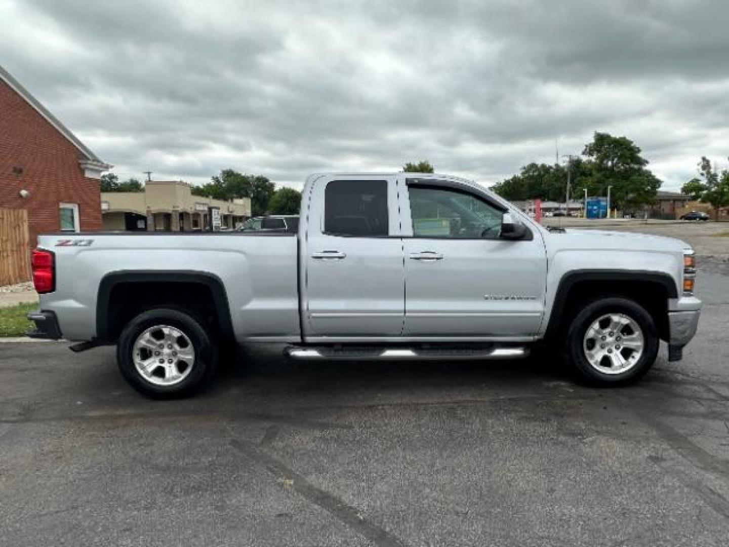 2015 Silver Chevrolet Silverado 1500 LT Double Cab 4WD (1GCVKREC6FZ) with an 5.3L V8 OHV 16V engine, 6-Speed Automatic transmission, located at 1099 N County Rd 25A, Troy, OH, 45373, (937) 908-9800, 40.057079, -84.212883 - Photo#5