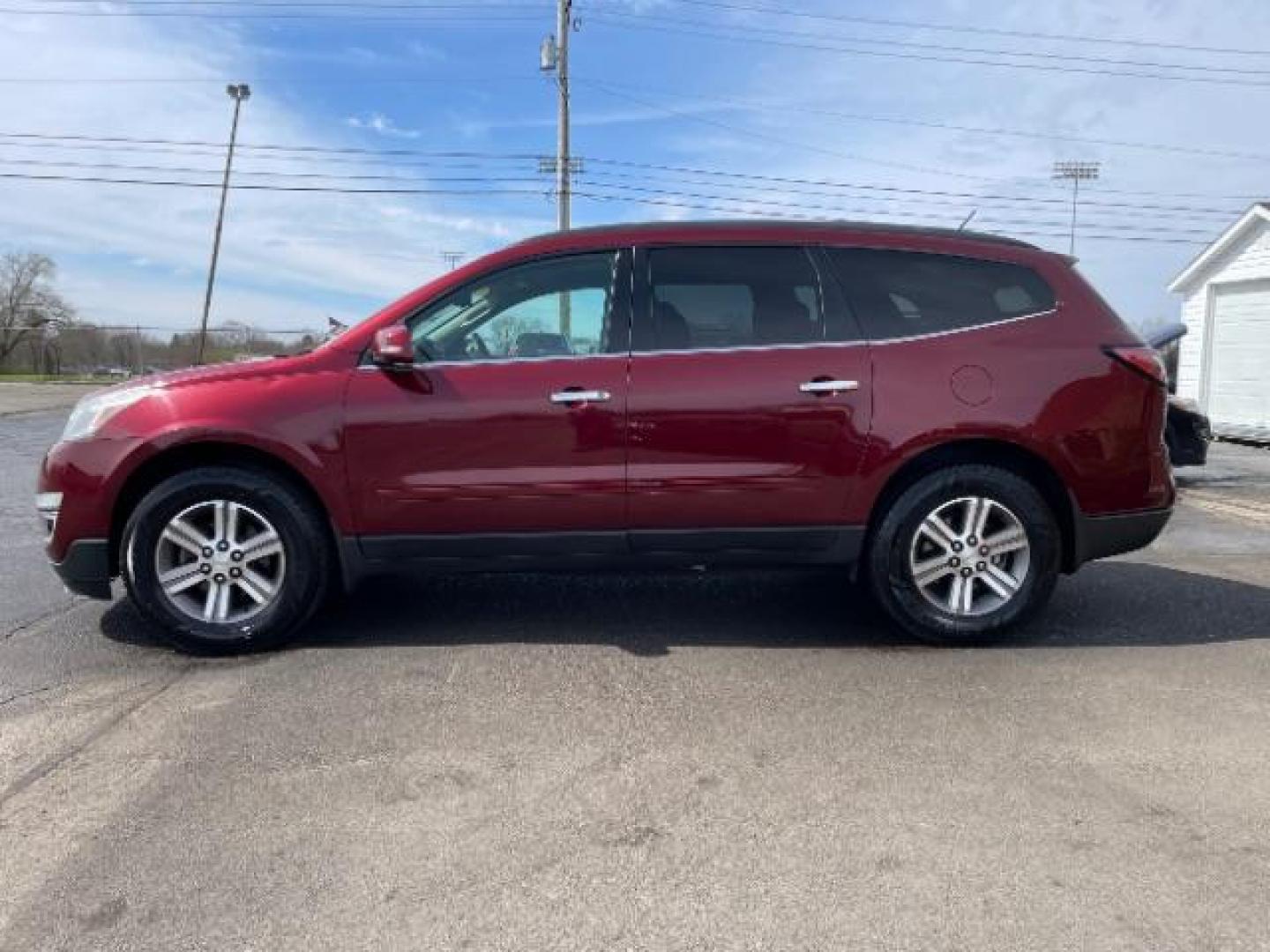 2015 Siren Red Tintcoat Chevrolet Traverse 2LT AWD (1GNKVHKD7FJ) with an 3.6L V6 DOHC 24V engine, 6-Speed Automatic transmission, located at 1099 N County Rd 25A, Troy, OH, 45373, (937) 908-9800, 40.057079, -84.212883 - Photo#4