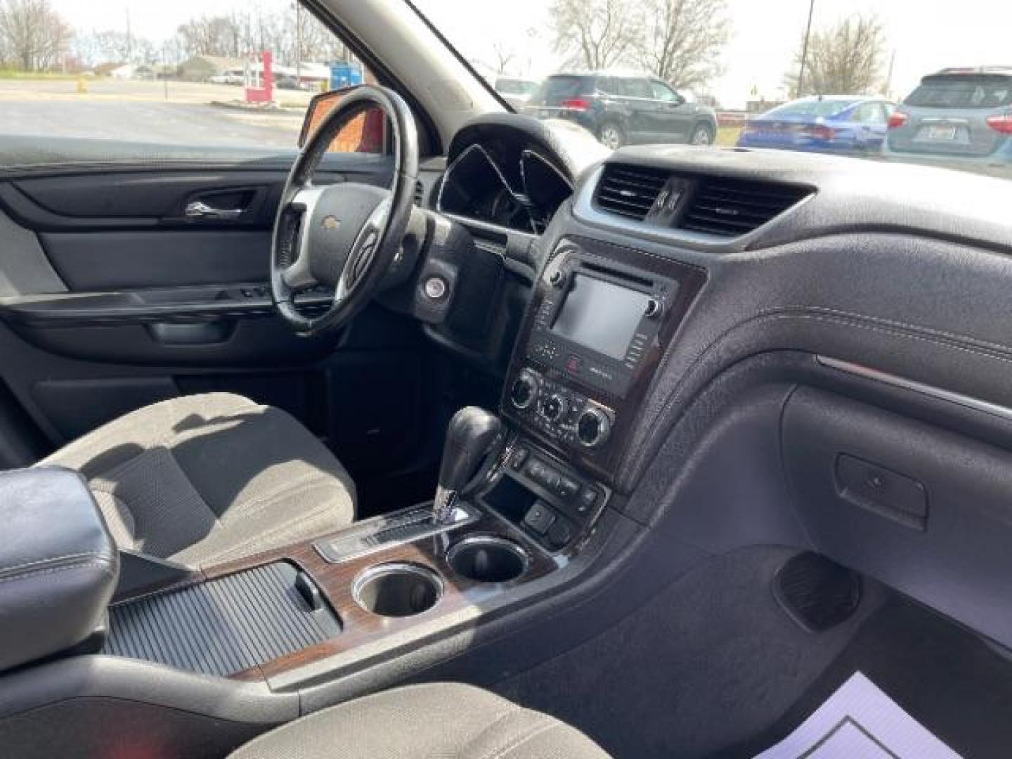 2015 Siren Red Tintcoat Chevrolet Traverse 2LT AWD (1GNKVHKD7FJ) with an 3.6L V6 DOHC 24V engine, 6-Speed Automatic transmission, located at 1099 N County Rd 25A, Troy, OH, 45373, (937) 908-9800, 40.057079, -84.212883 - Photo#8