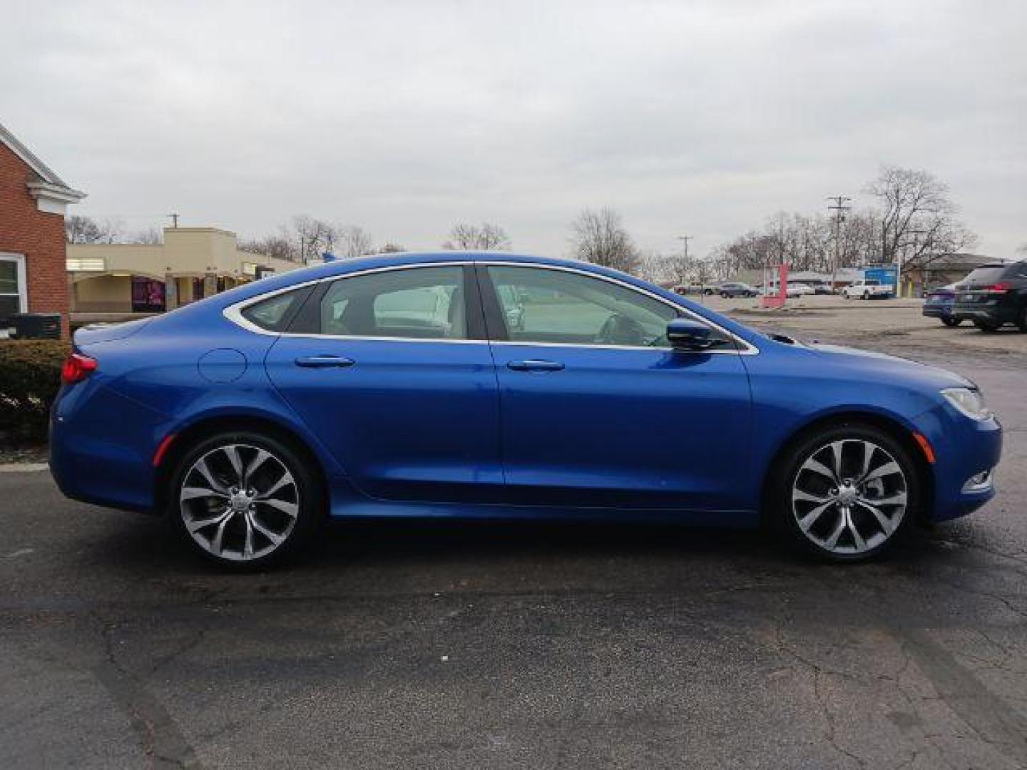 2015 Crystal Blue Pearlcoat Chrysler 200 C AWD (1C3CCCEG7FN) with an 3.6L V6 DOHC 24V FFV engine, 9-Speed Automatic transmission, located at 1184 Kauffman Ave, Fairborn, OH, 45324, (937) 908-9800, 39.807072, -84.030914 - Photo#4