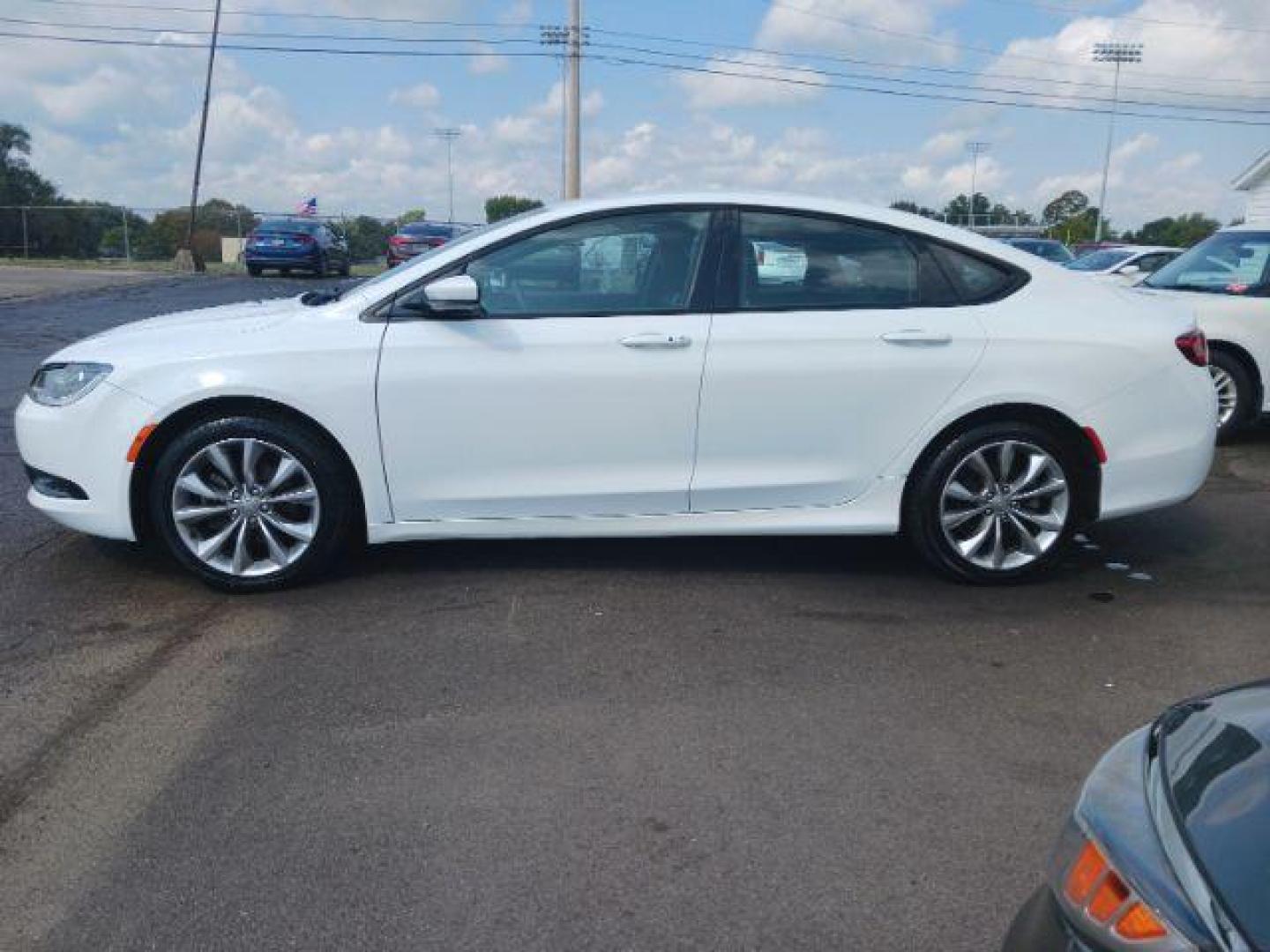 2015 Lunar White Tri-Coat Chrysler 200 S (1C3CCCBB5FN) with an 2.4L L4 DOHC 16V engine, 9-Speed Automatic transmission, located at 1230 East Main St, Xenia, OH, 45385, (937) 908-9800, 39.688026, -83.910172 - Photo#3