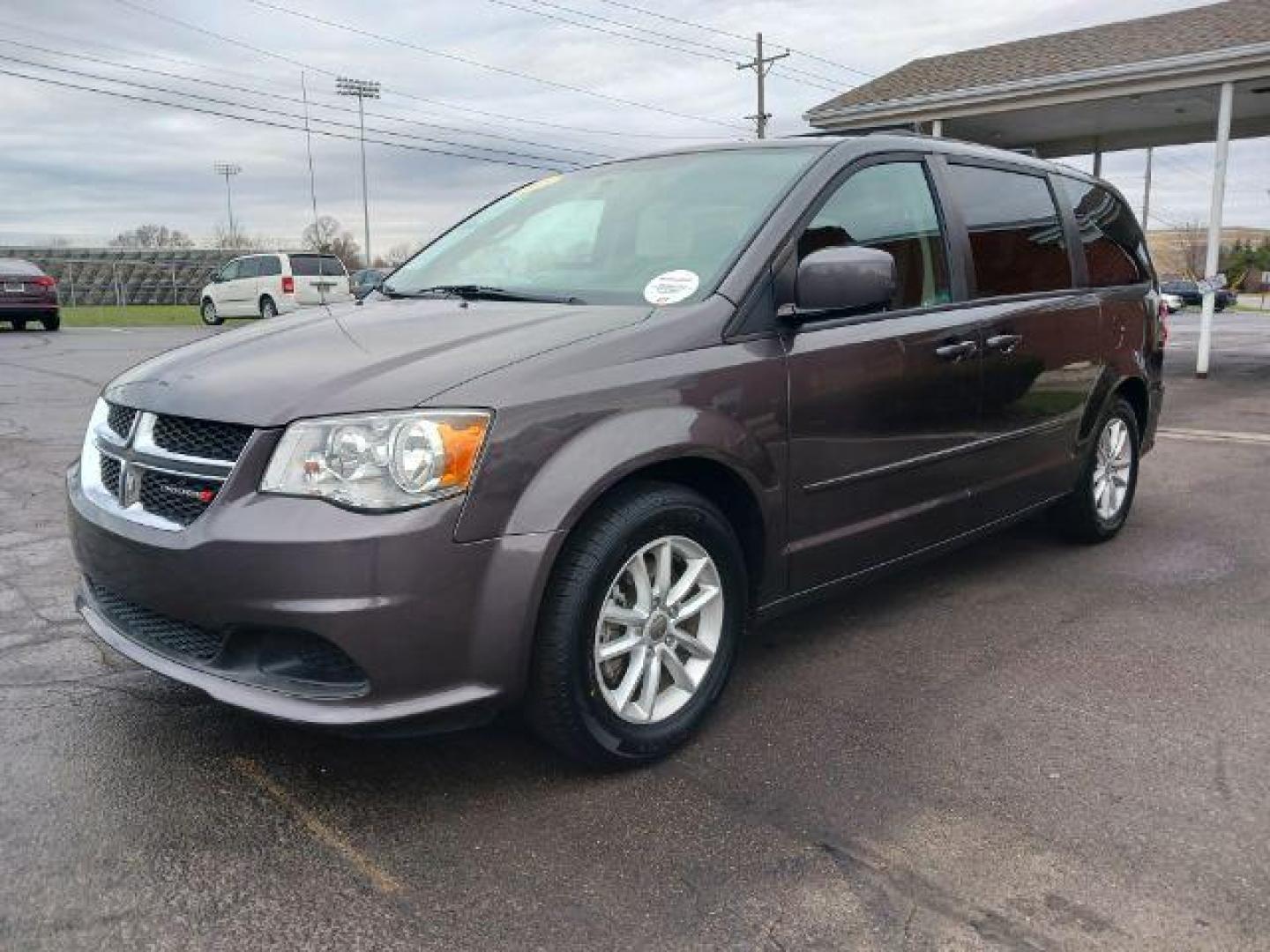 2015 Granite Crystal Met CC Dodge Grand Caravan SXT (2C4RDGCG5FR) with an 3.6L V6 DOHC 24V engine, 6-Speed Automatic transmission, located at 1184 Kauffman Ave, Fairborn, OH, 45324, (937) 908-9800, 39.807072, -84.030914 - Photo#2