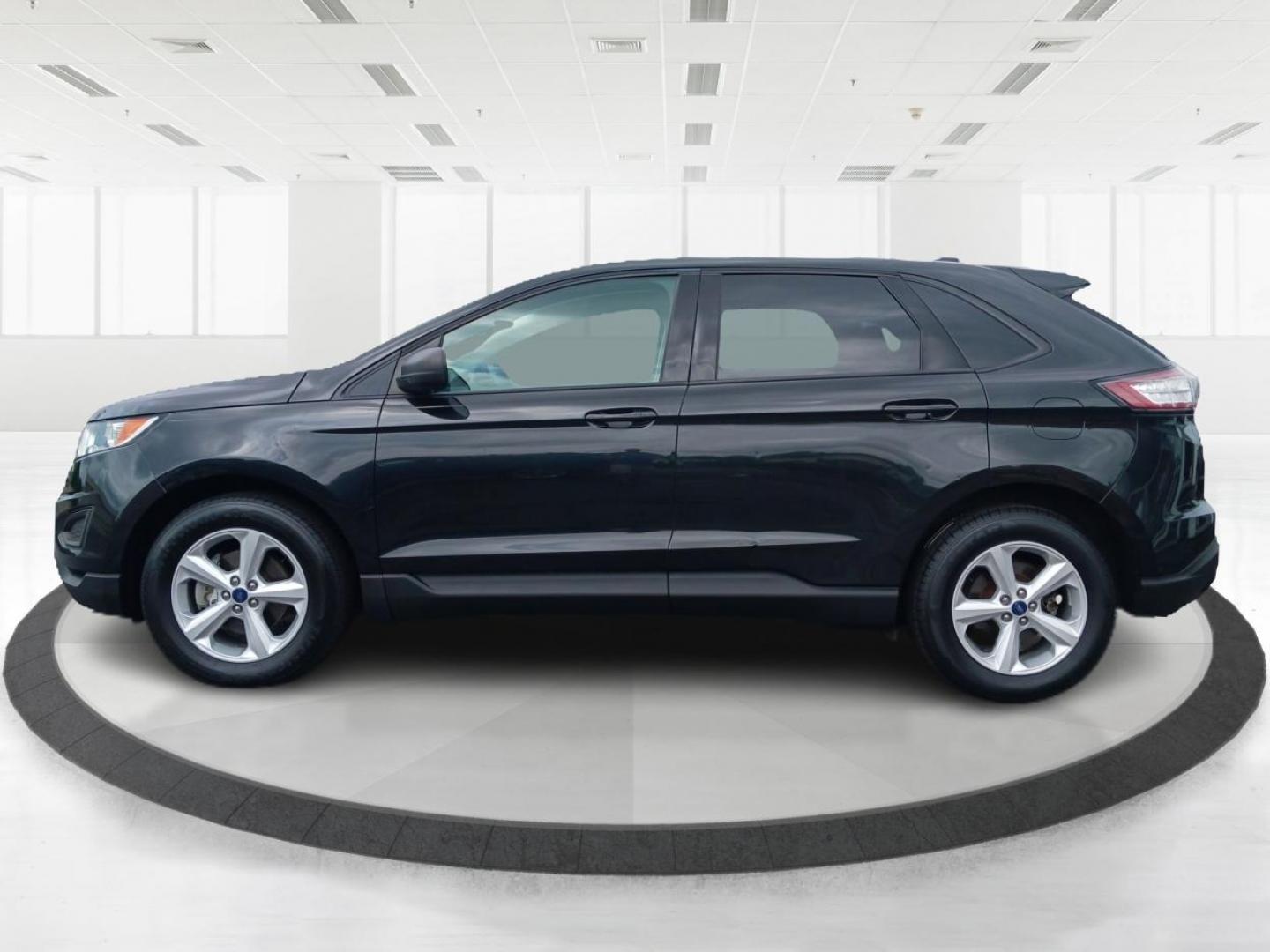 2015 Tuxedo Black Metallic Ford Edge (2FMTK3G99FB) with an 2.0L L4 DOHC 16V engine, 6-Speed Automatic transmission, located at 880 E. National Road, Vandalia, OH, 45377, (937) 908-9800, 39.891918, -84.183594 - Photo#5