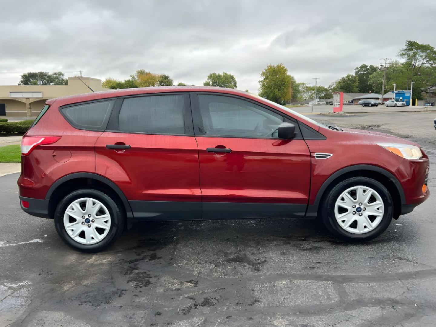 2015 Sunset Ford Escape (1FMCU0F74FU) with an 2.5L L4 DOHC 16V engine, 6-Speed Automatic transmission, located at 1099 N County Rd 25A, Troy, OH, 45373, (937) 908-9800, 40.057079, -84.212883 - Photo#5