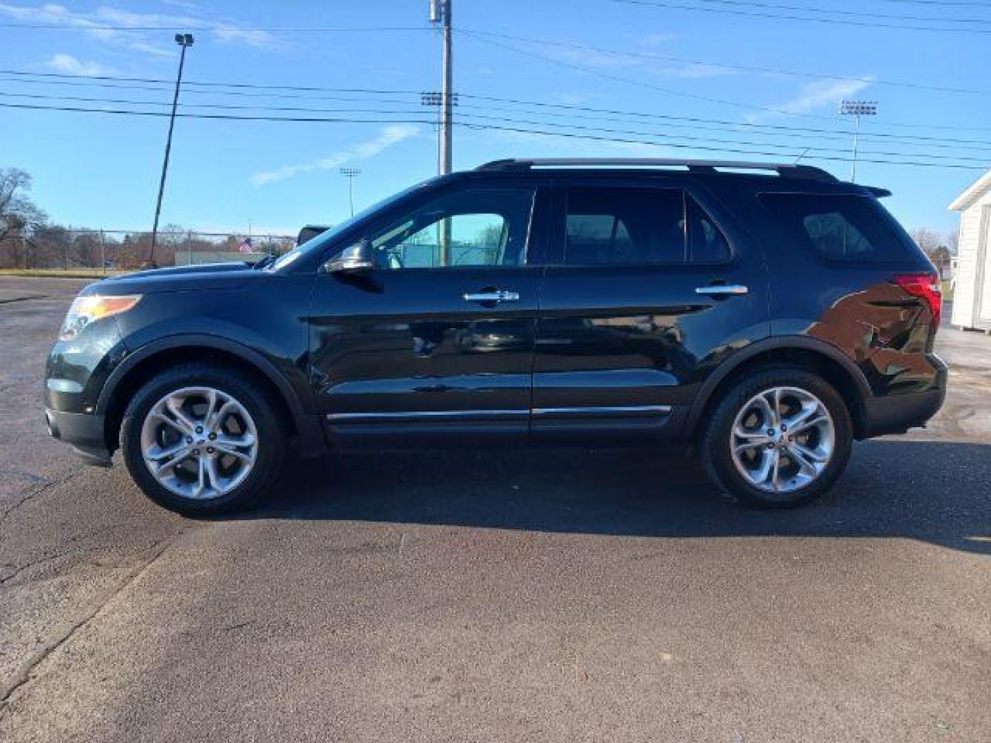 2015 Tuxedo Black Metallic Ford Explorer Limited 4WD (1FM5K8F84FG) with an 3.5L V6 DOHC 24V engine, 6-Speed Automatic transmission, located at 4508 South Dixie Dr, Moraine, OH, 45439, (937) 908-9800, 39.689976, -84.218452 - Photo#3