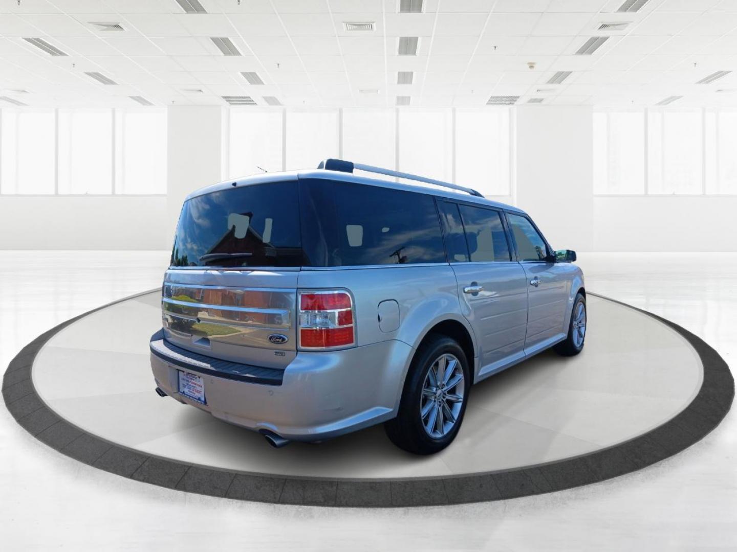 2015 Ingot Silver Metallic Ford Flex (2FMHK6D82FB) with an 3.5L V6 DOHC 24V engine, 6-Speed Automatic Overdrive transmission, located at 1099 N County Rd 25A, Troy, OH, 45373, (937) 908-9800, 40.057079, -84.212883 - Photo#2