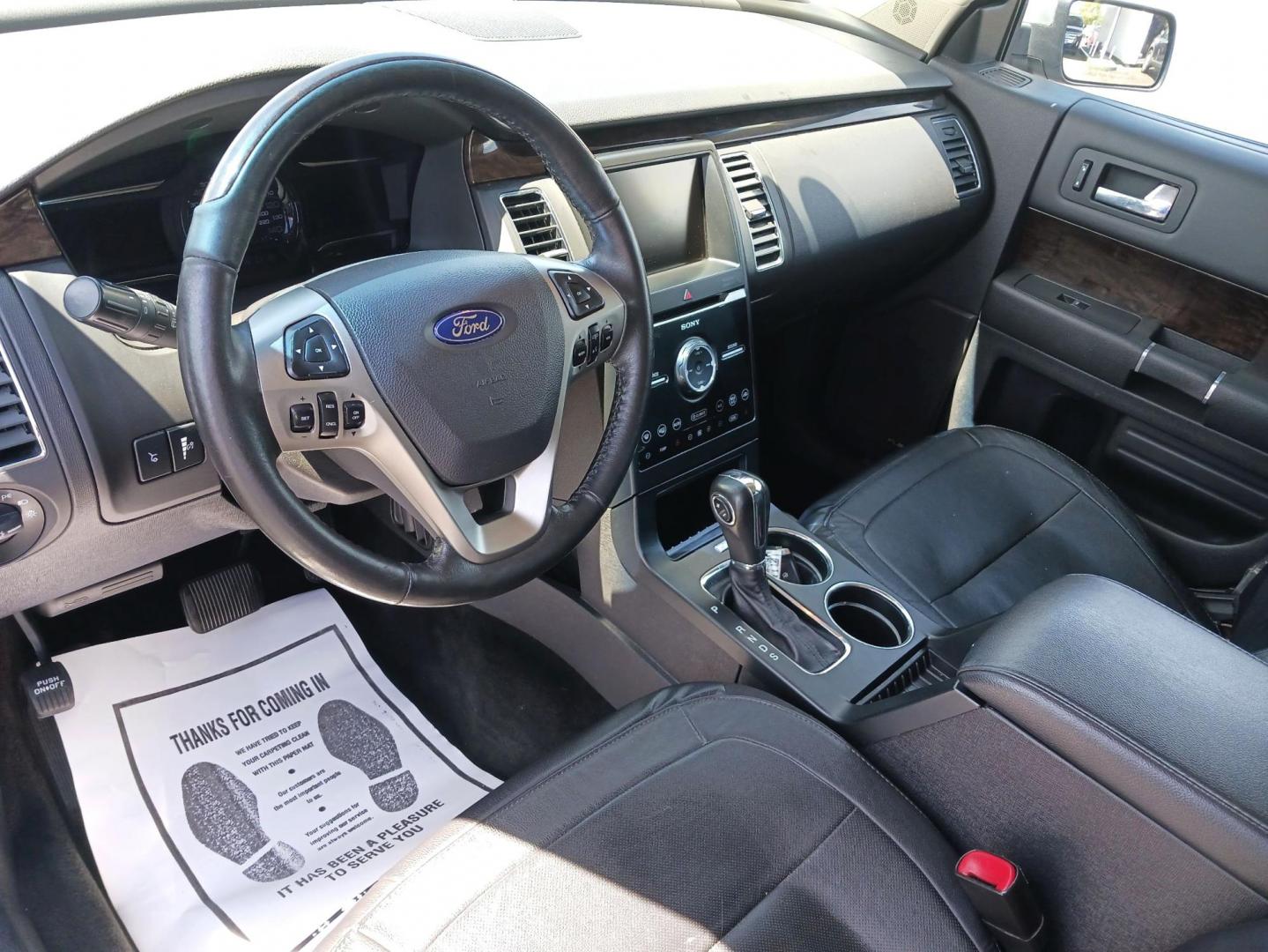 2015 Ingot Silver Metallic Ford Flex Limited AWD (2FMHK6D82FB) with an 3.5L V6 DOHC 24V engine, 6-Speed Automatic Overdrive transmission, located at 880 E. National Road, Vandalia, OH, 45377, (937) 908-9800, 39.891918, -84.183594 - Photo#8