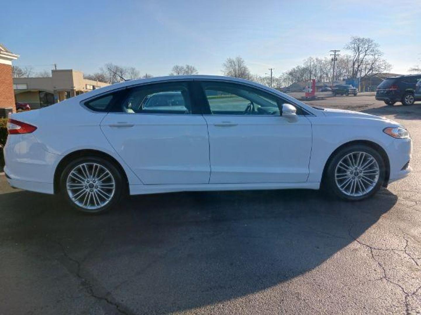 2015 White Platinum Met TC Ford Fusion SE (3FA6P0HD5FR) with an 1.5L L4 DOHC 16V engine, 6-Speed Automatic transmission, located at 1951 S Dayton Lakeview Rd., New Carlisle, OH, 45344, (937) 908-9800, 39.890999, -84.050255 - Photo#4