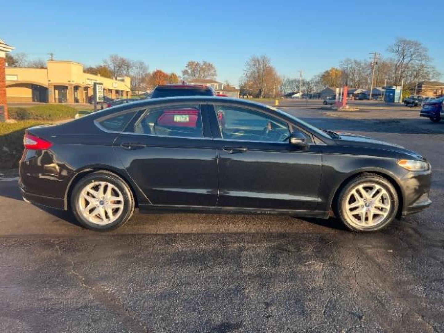 2015 Tuxedo Black Ford Fusion SE (3FA6P0H73FR) with an 2.5L L4 DOHC 16V engine, 6-Speed Automatic transmission, located at 1230 East Main St, Xenia, OH, 45385, (937) 908-9800, 39.688026, -83.910172 - Photo#5