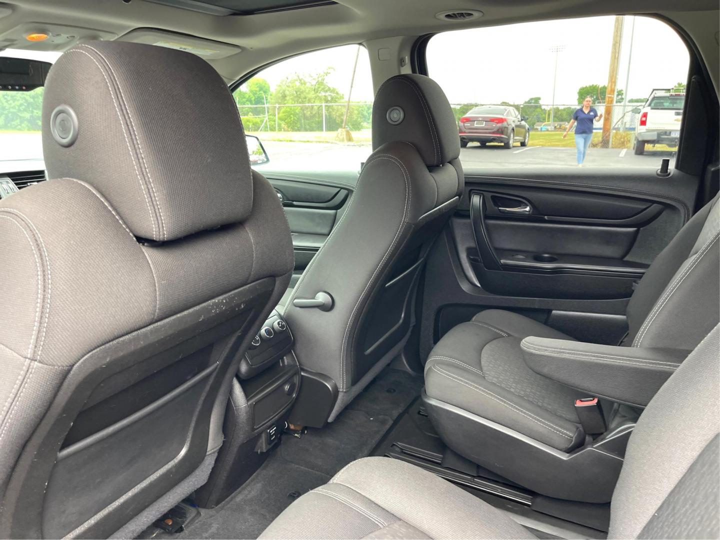 2015 Carbon Black Metallic GMC Acadia SLE-2 AWD (1GKKVPKD8FJ) with an 3.6L V6 DOHC 24V engine, 6-Speed Automatic transmission, located at 1184 Kauffman Ave, Fairborn, OH, 45324, (937) 908-9800, 39.807072, -84.030914 - Photo#9