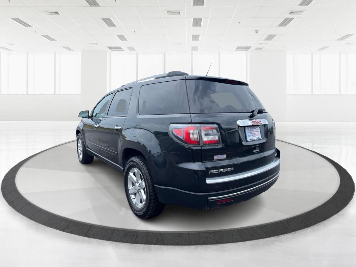 2015 Carbon Black Metallic GMC Acadia SLE-2 AWD (1GKKVPKD8FJ) with an 3.6L V6 DOHC 24V engine, 6-Speed Automatic transmission, located at 1184 Kauffman Ave, Fairborn, OH, 45324, (937) 908-9800, 39.807072, -84.030914 - Photo#4